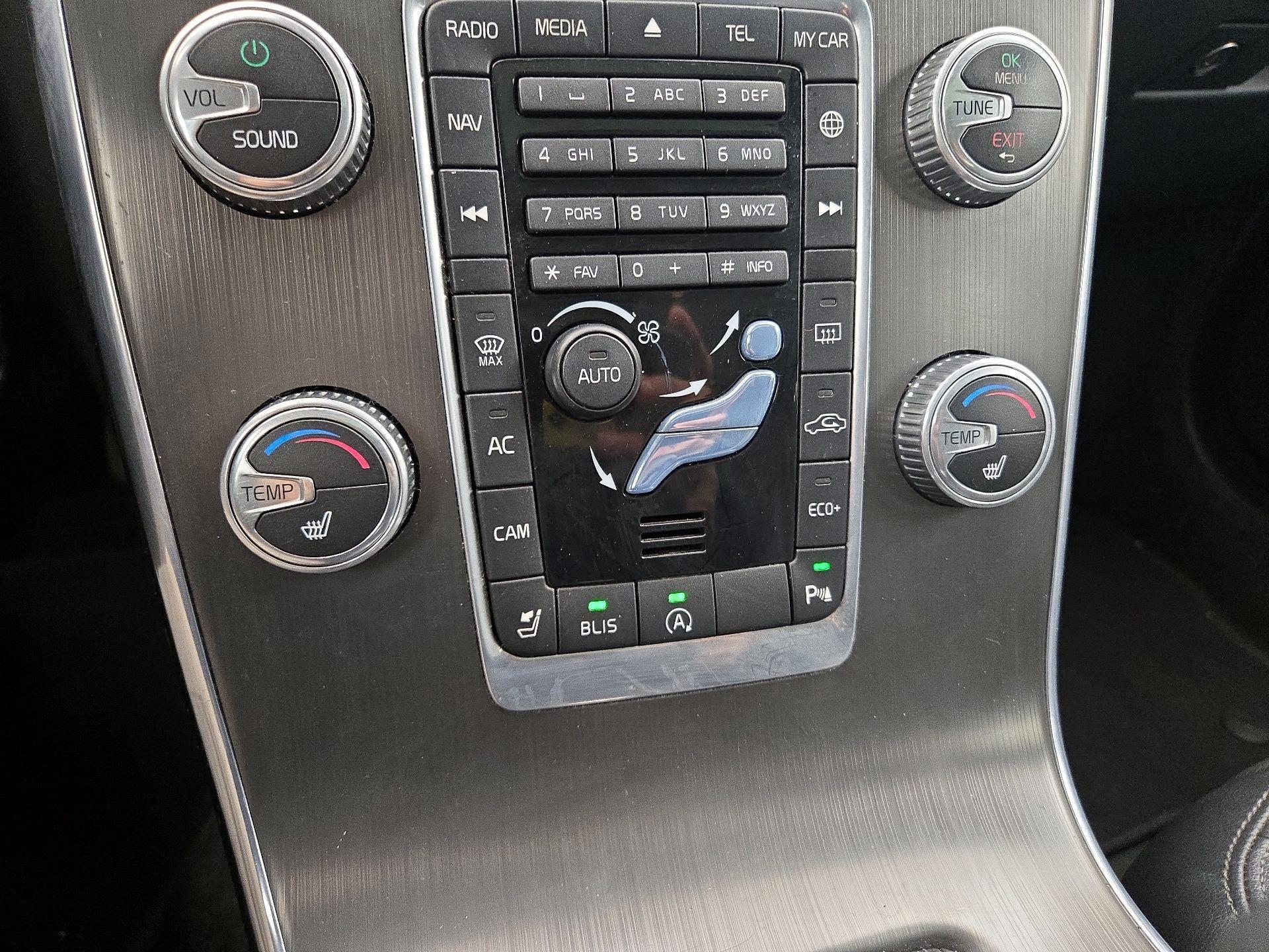 Thumbnail: 2015 Volvo V60 - 16