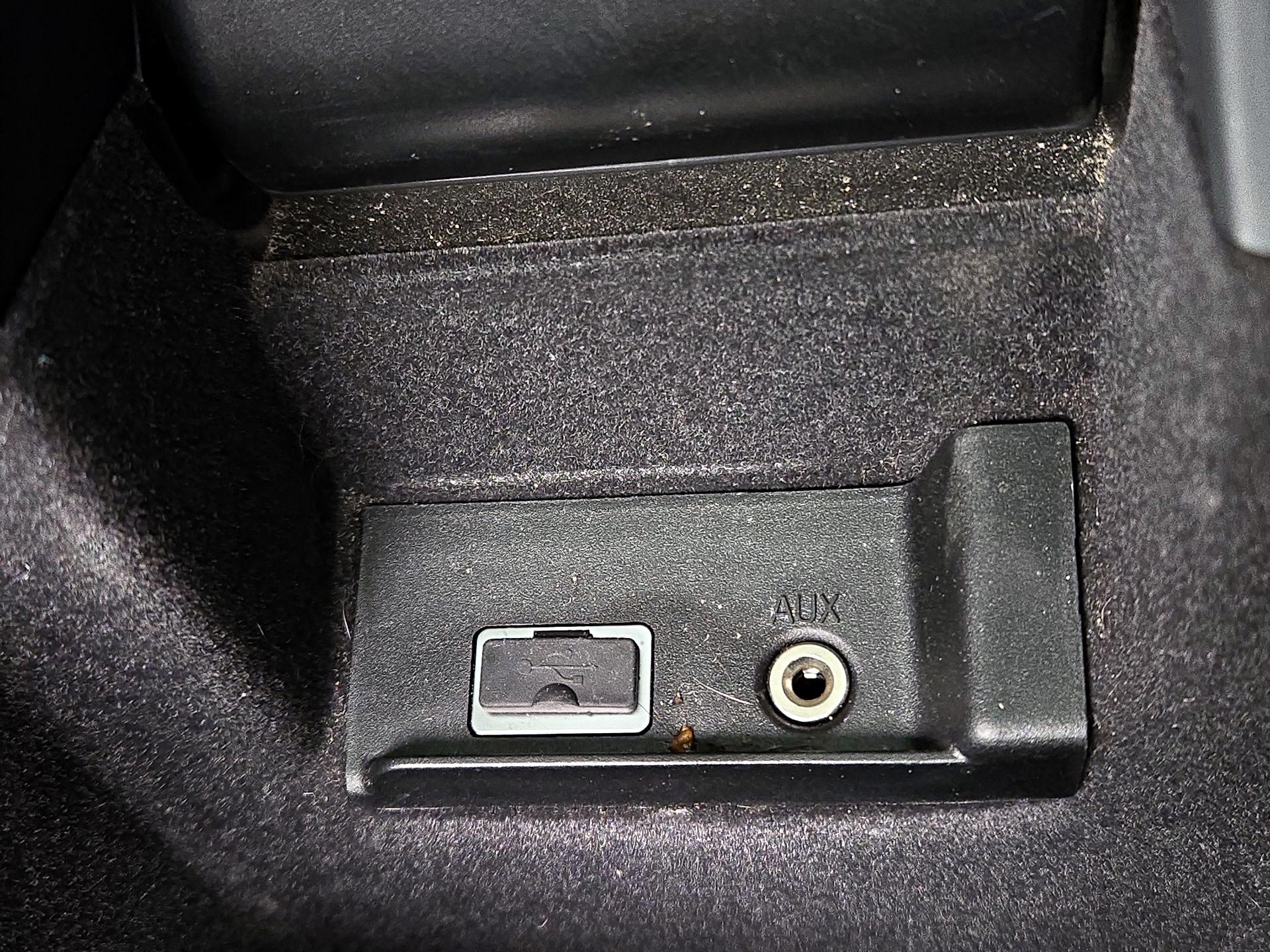 Thumbnail: 2015 Volvo V60 - 18