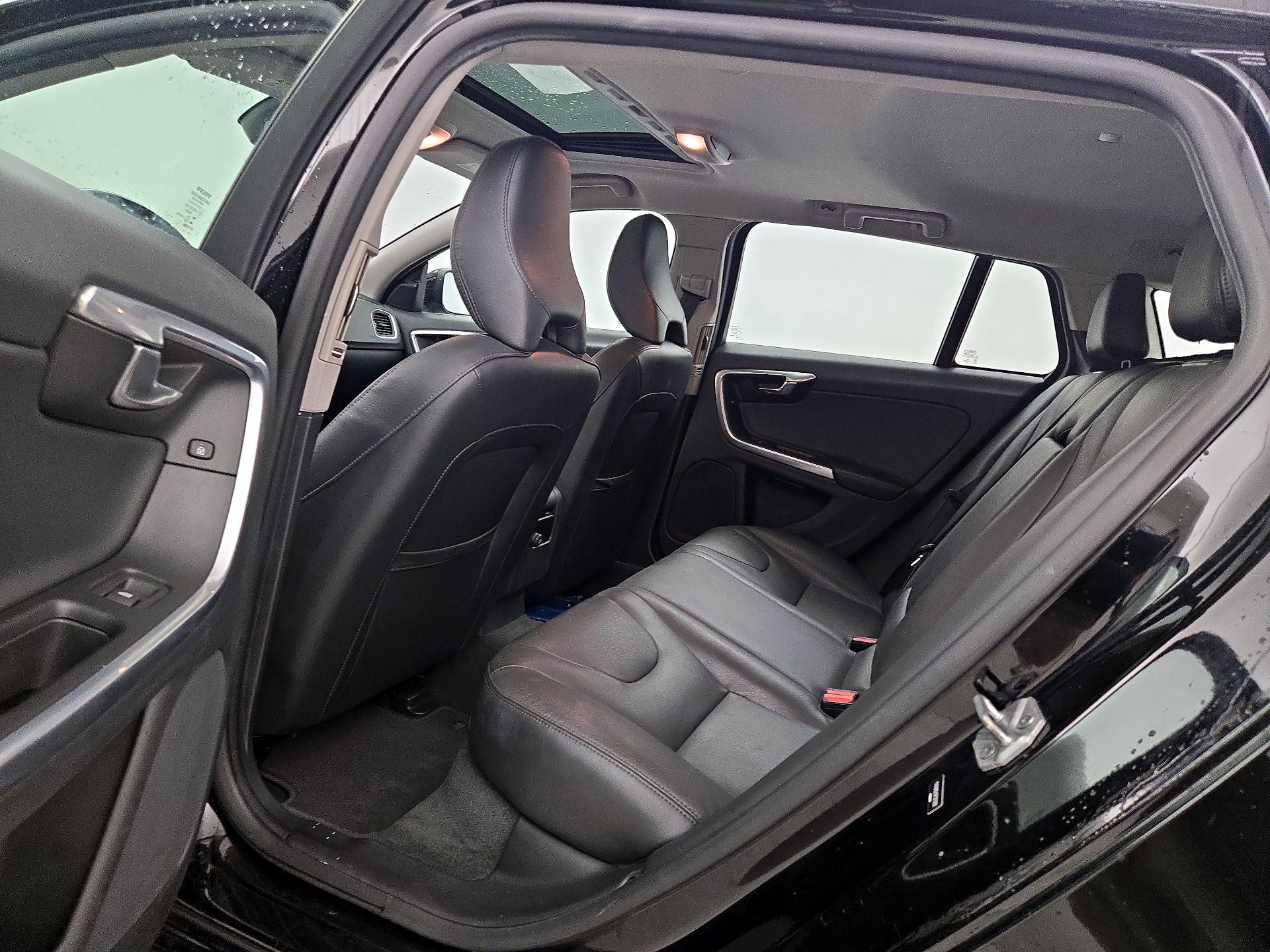 Thumbnail: 2015 Volvo V60 - 20