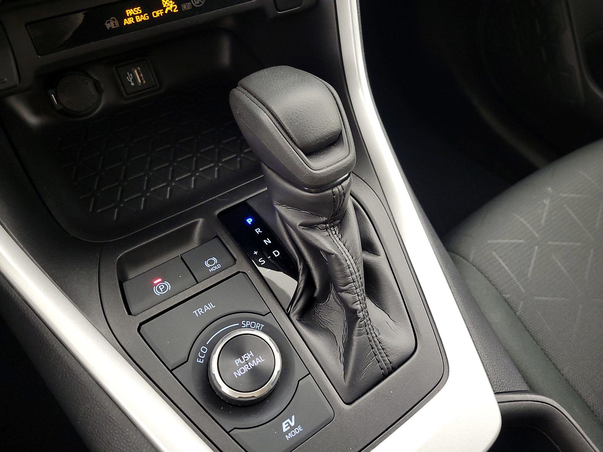 Thumbnail: 2024 Toyota RAV4 - 16