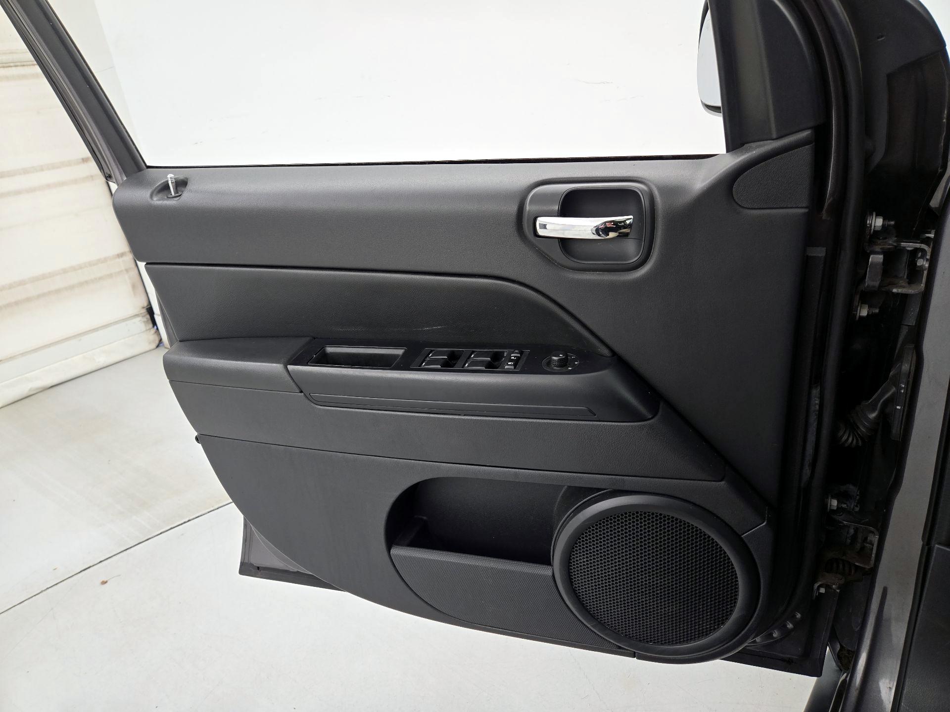 Thumbnail: 2016 Jeep Compass - 12