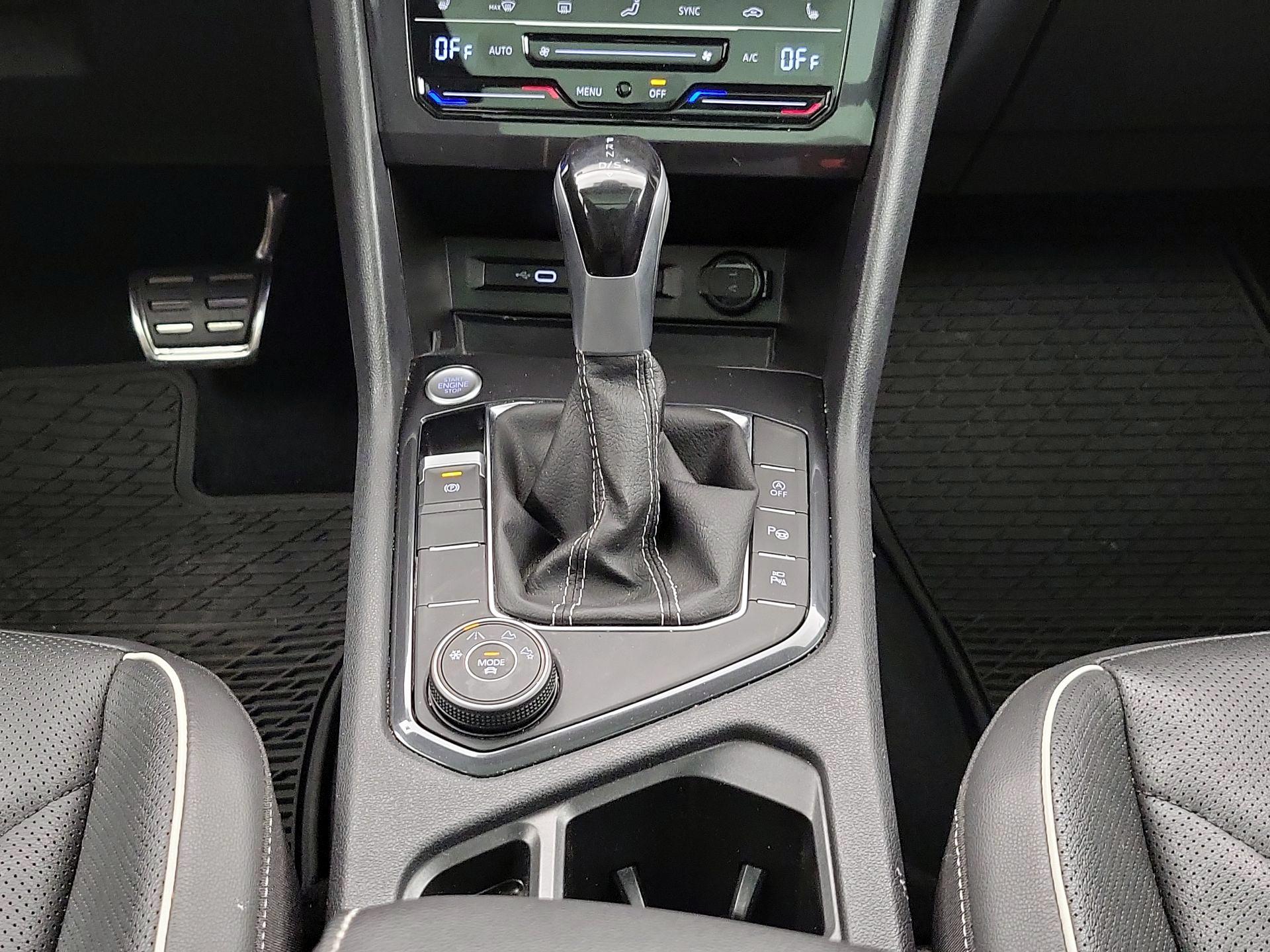 Thumbnail: 2022 Volkswagen Tiguan - 17