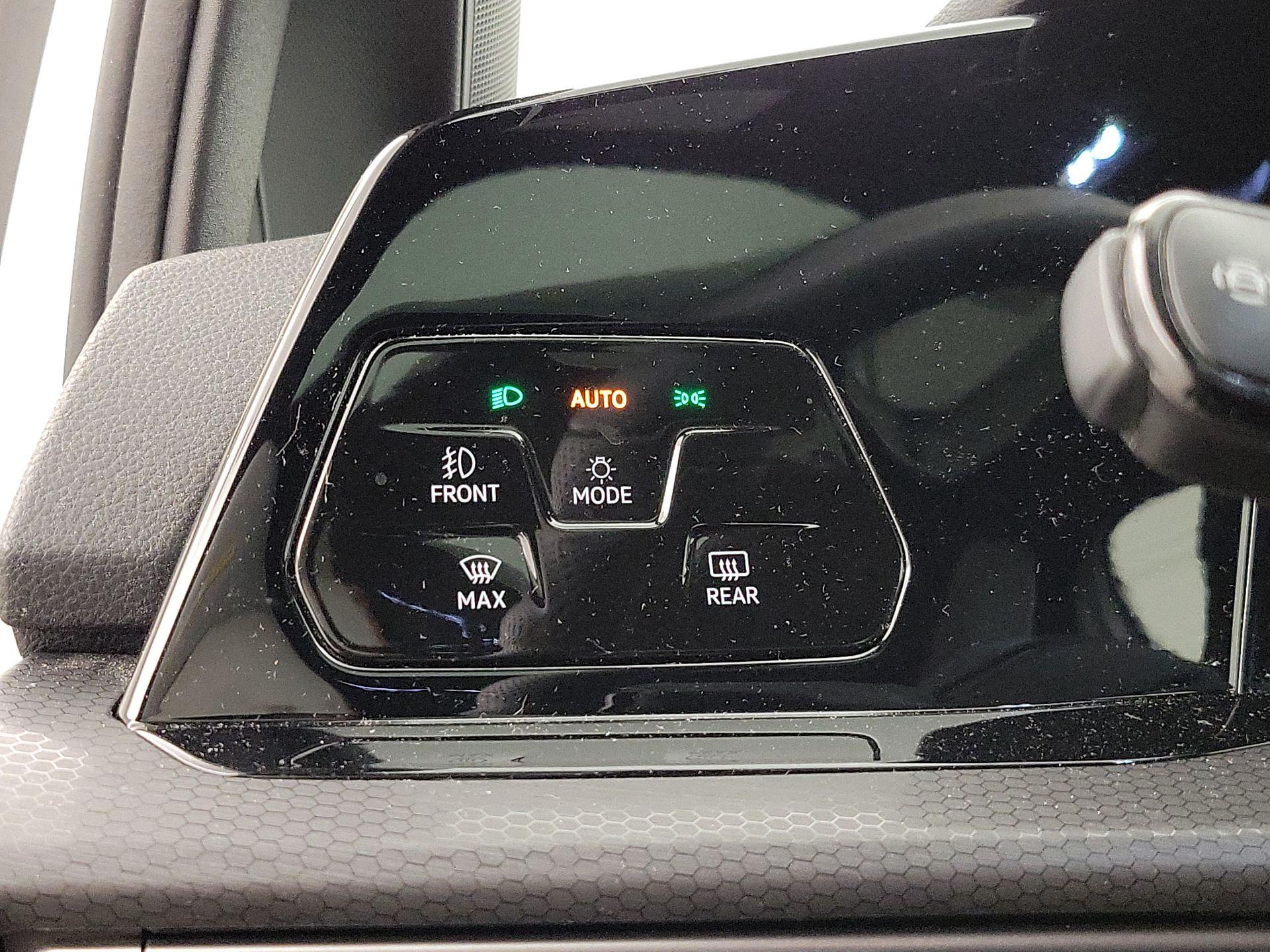 Thumbnail: 2022 Volkswagen Golf - 13