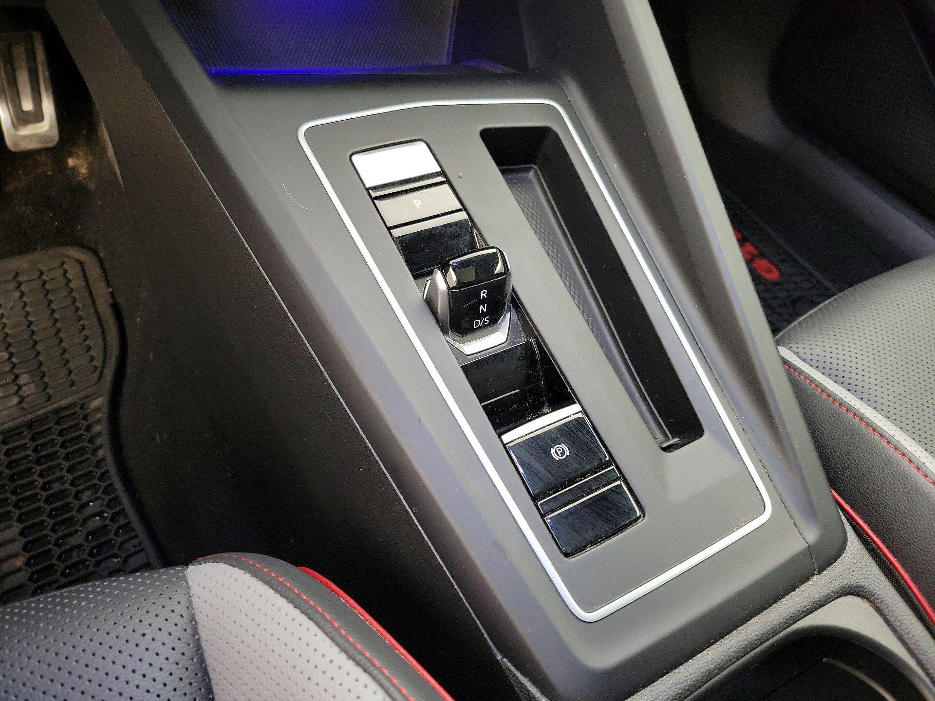 Thumbnail: 2022 Volkswagen Golf - 17