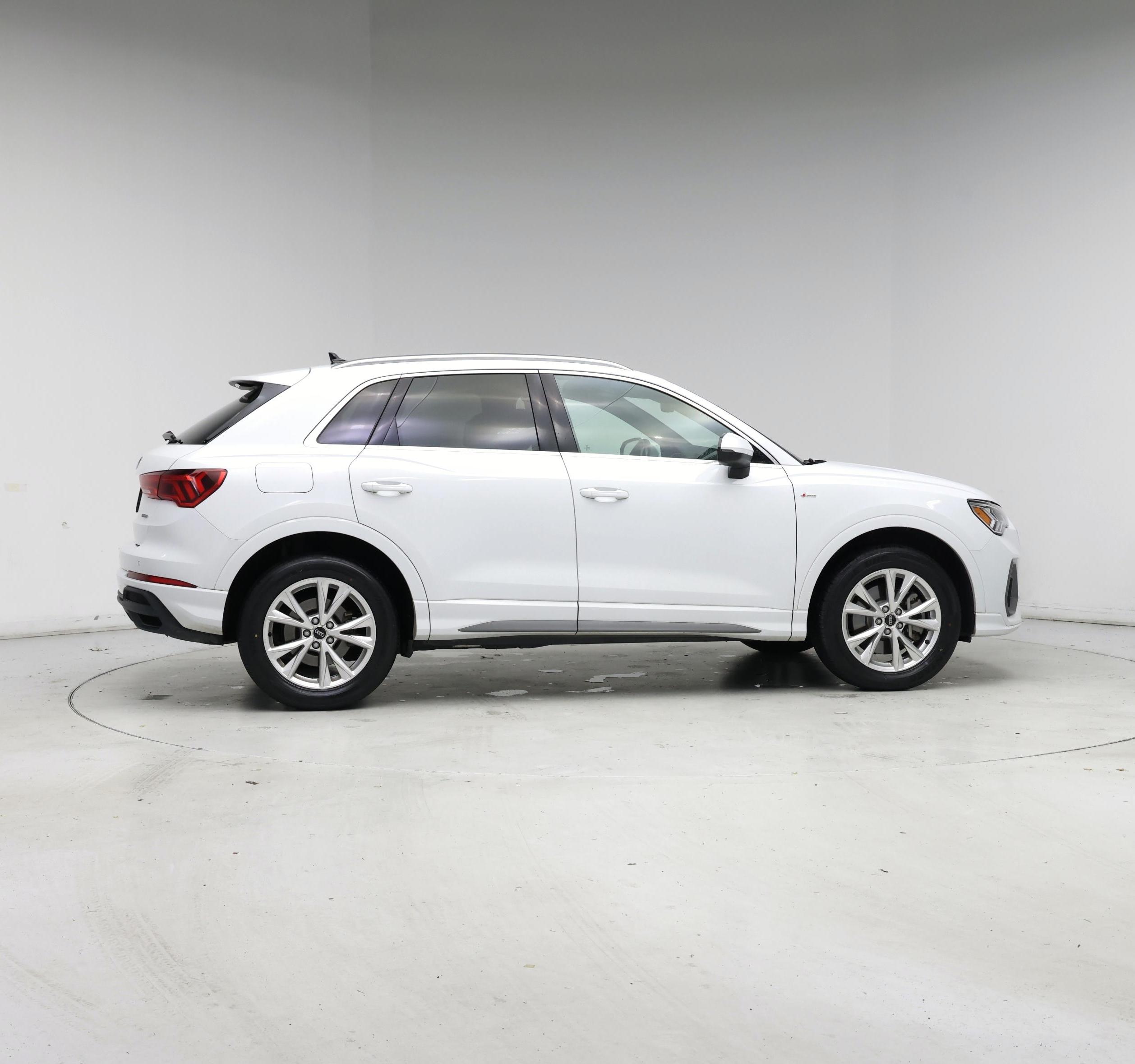 Thumbnail: 2023 Audi Q3 - 7