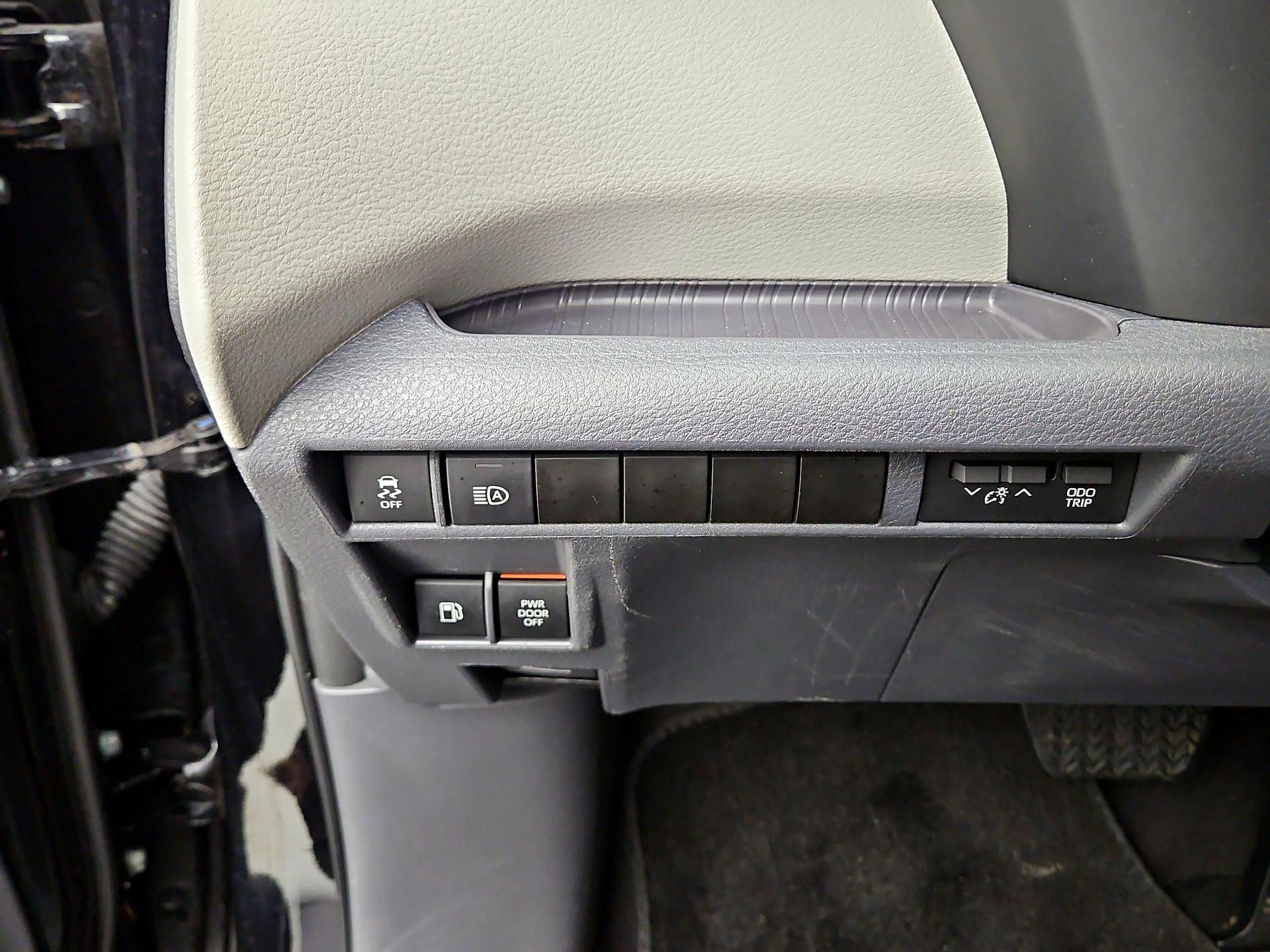 Thumbnail: 2023 Toyota Sienna - 13