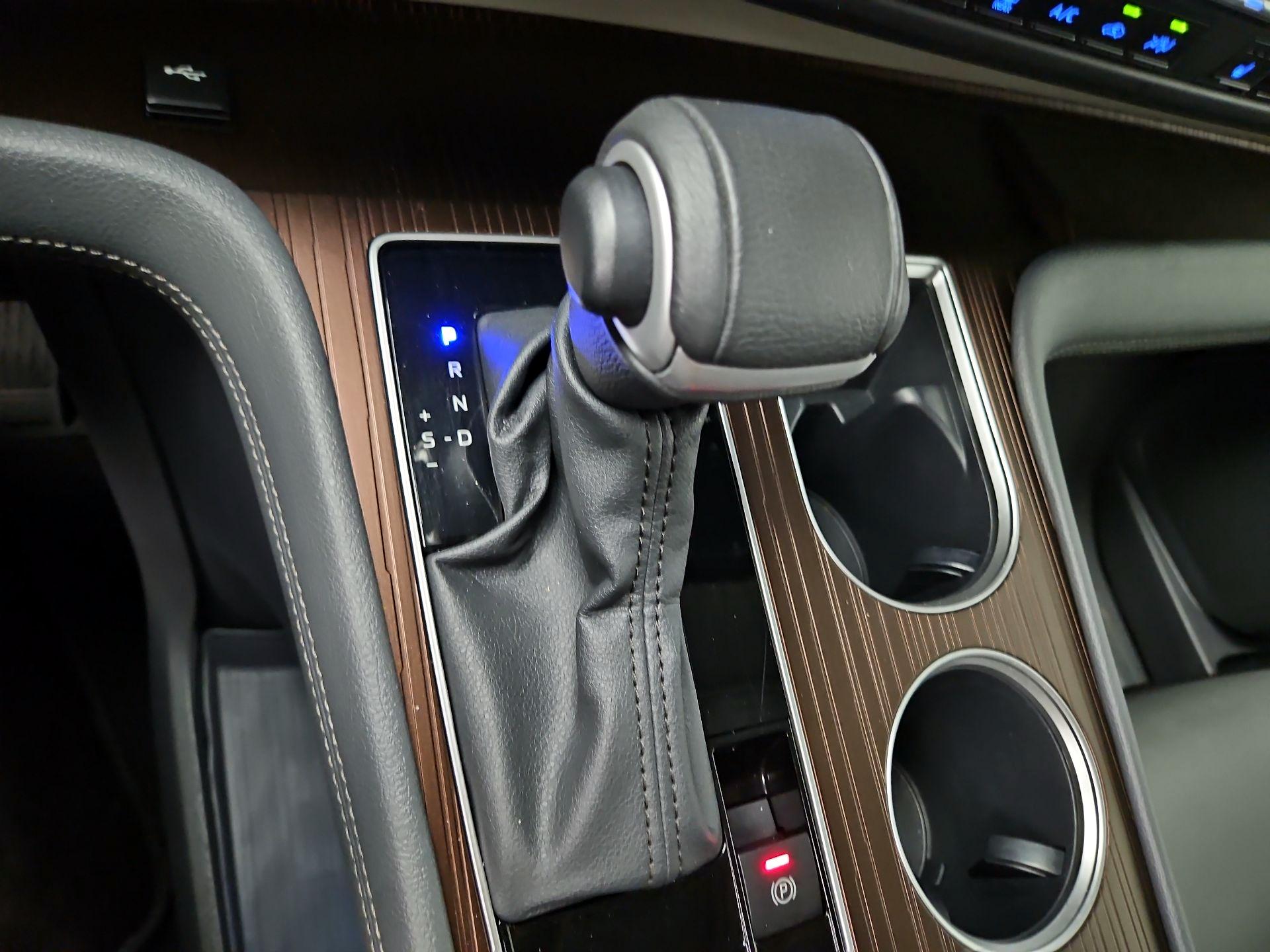 Thumbnail: 2023 Toyota Sienna - 17