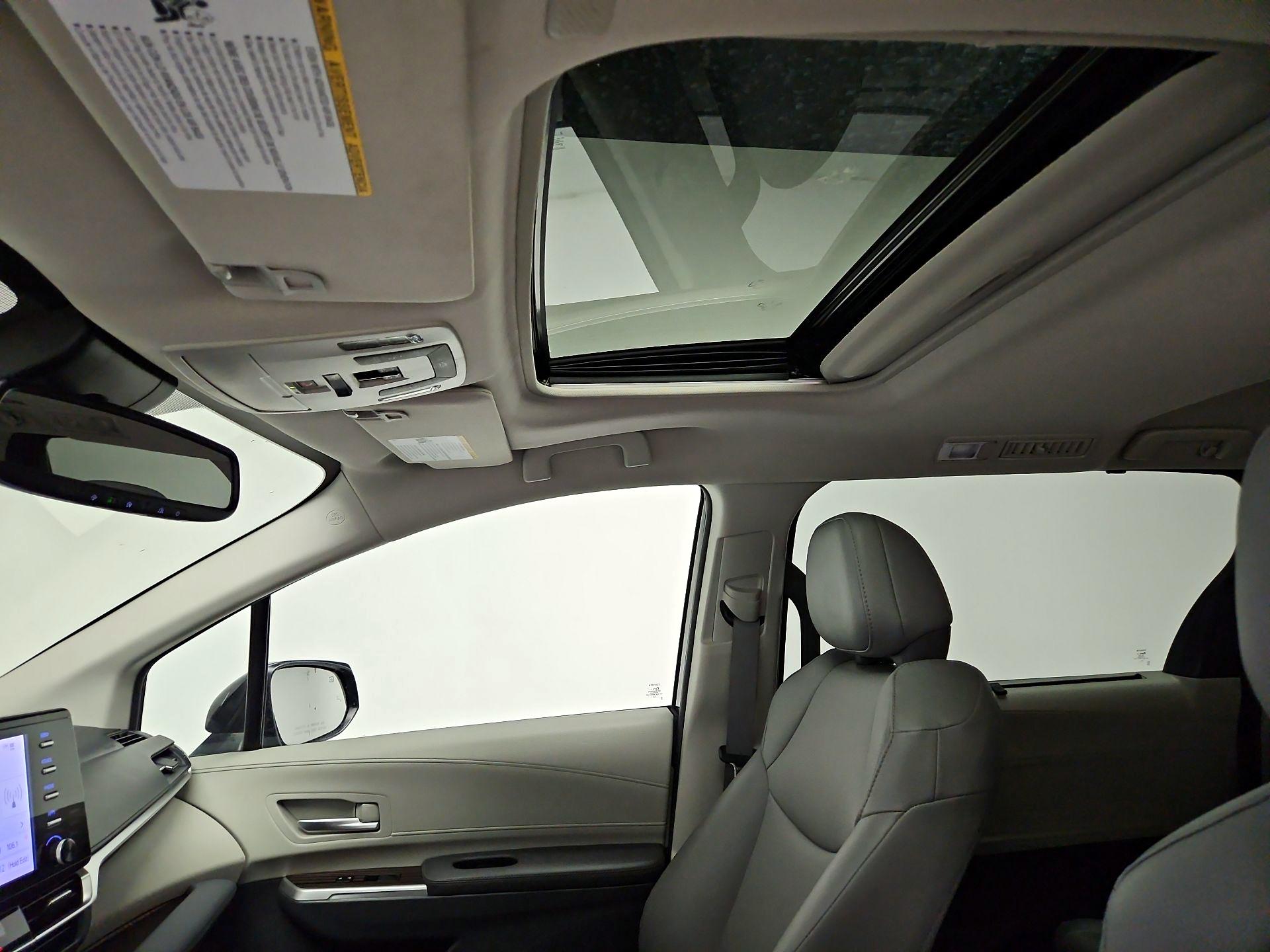 Thumbnail: 2023 Toyota Sienna - 19