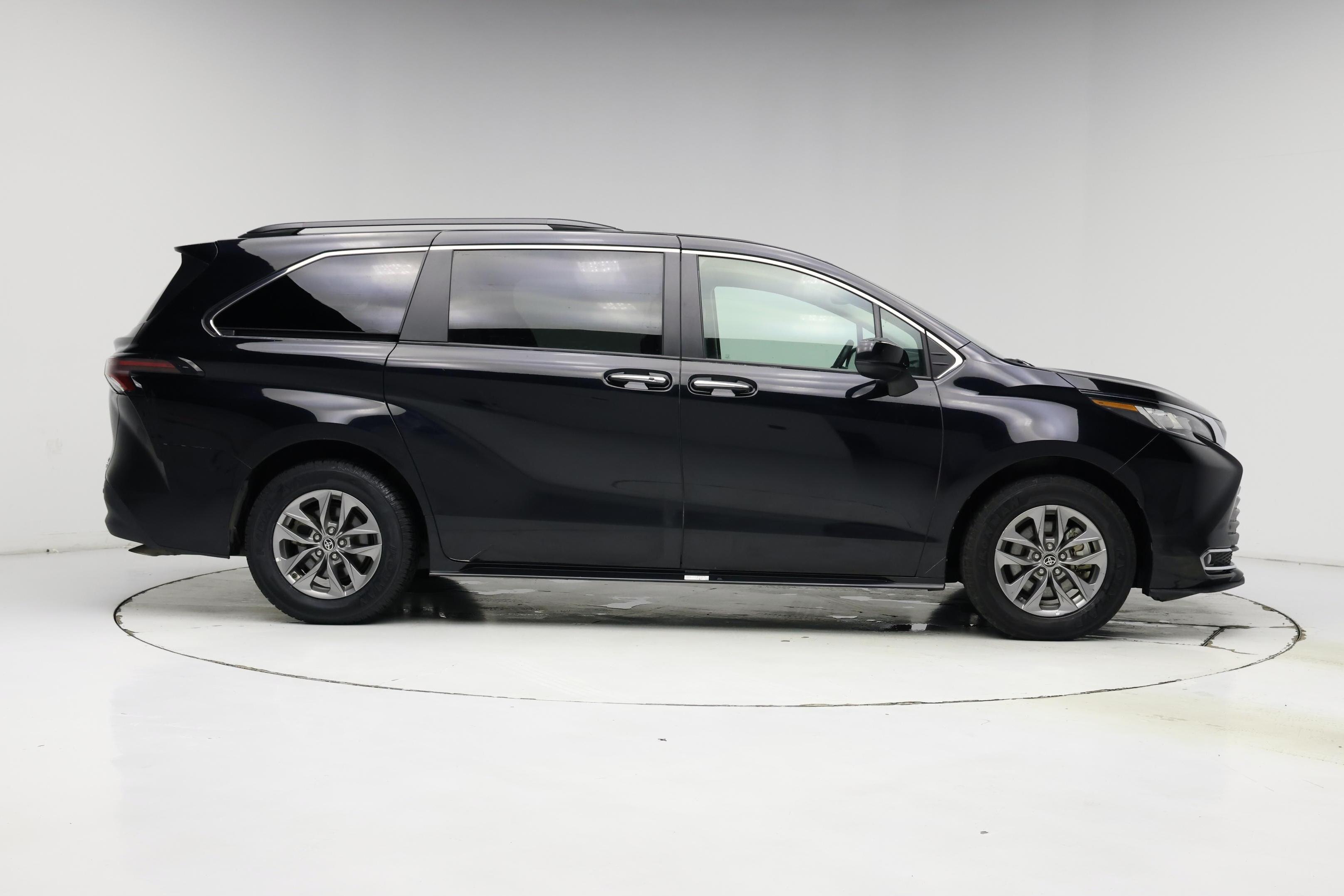 Thumbnail: 2023 Toyota Sienna - 7