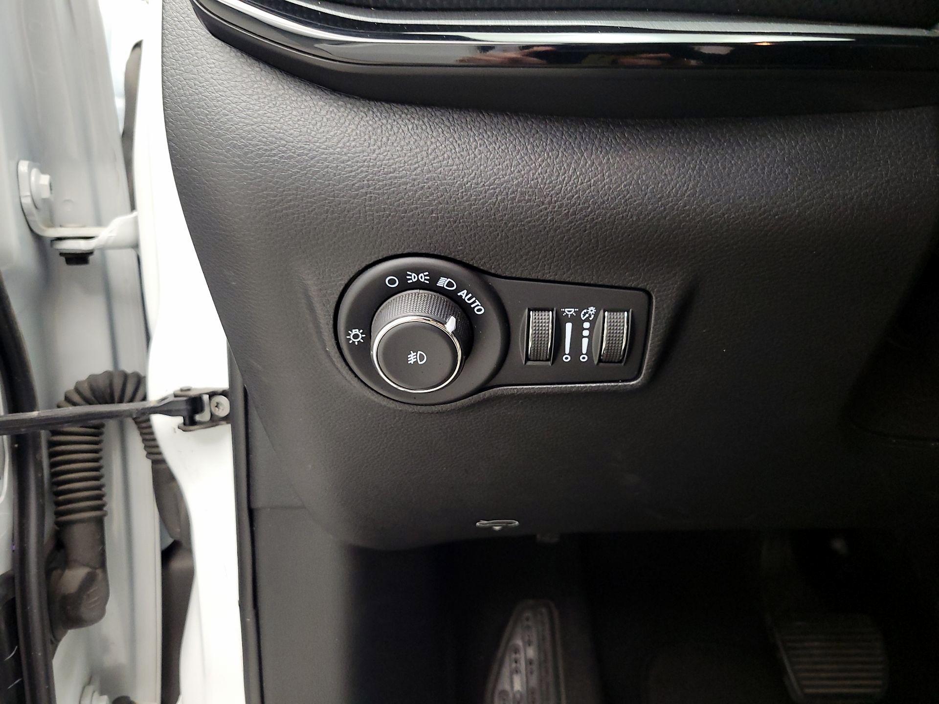 Thumbnail: 2023 Jeep Compass - 13