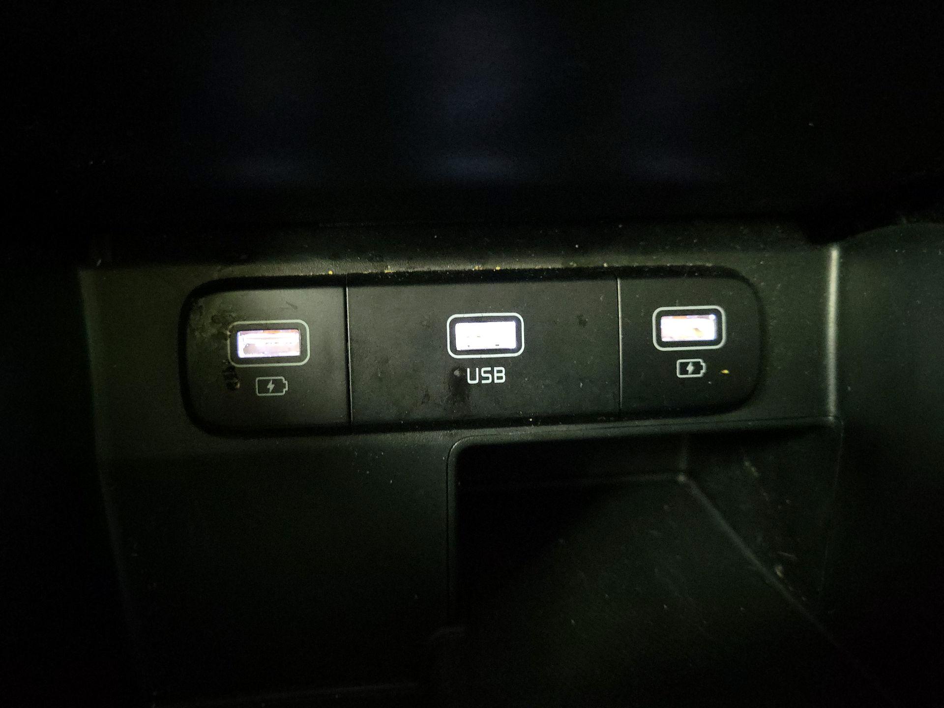 Thumbnail: 2021 Kia Sorento - 17