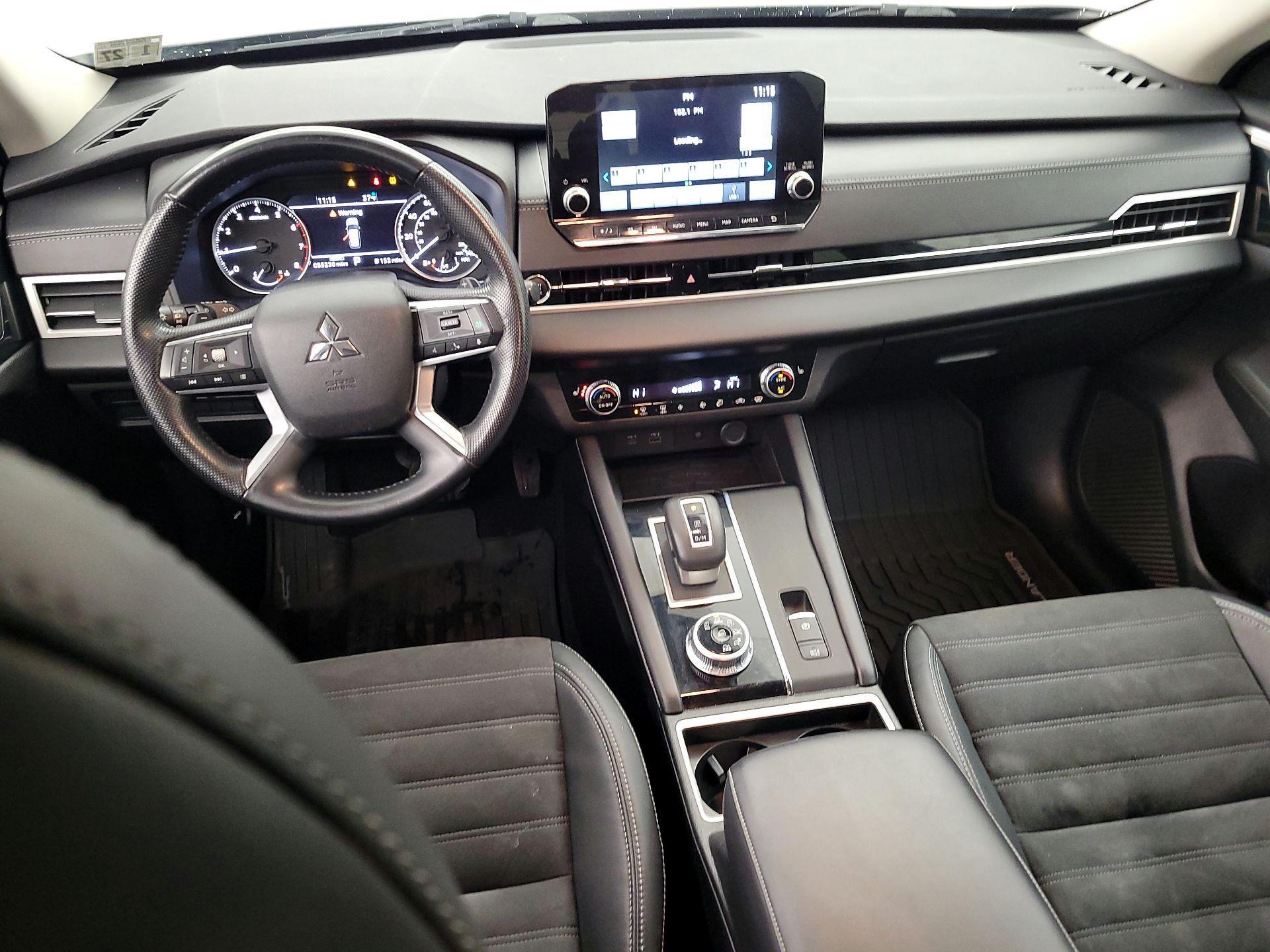 Thumbnail: 2022 Mitsubishi Outlander - 9