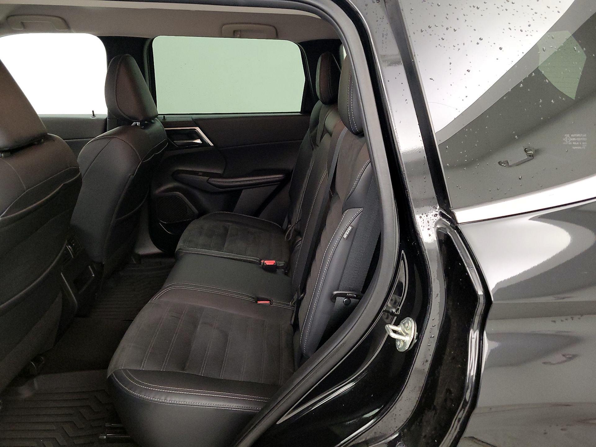 Thumbnail: 2022 Mitsubishi Outlander - 19