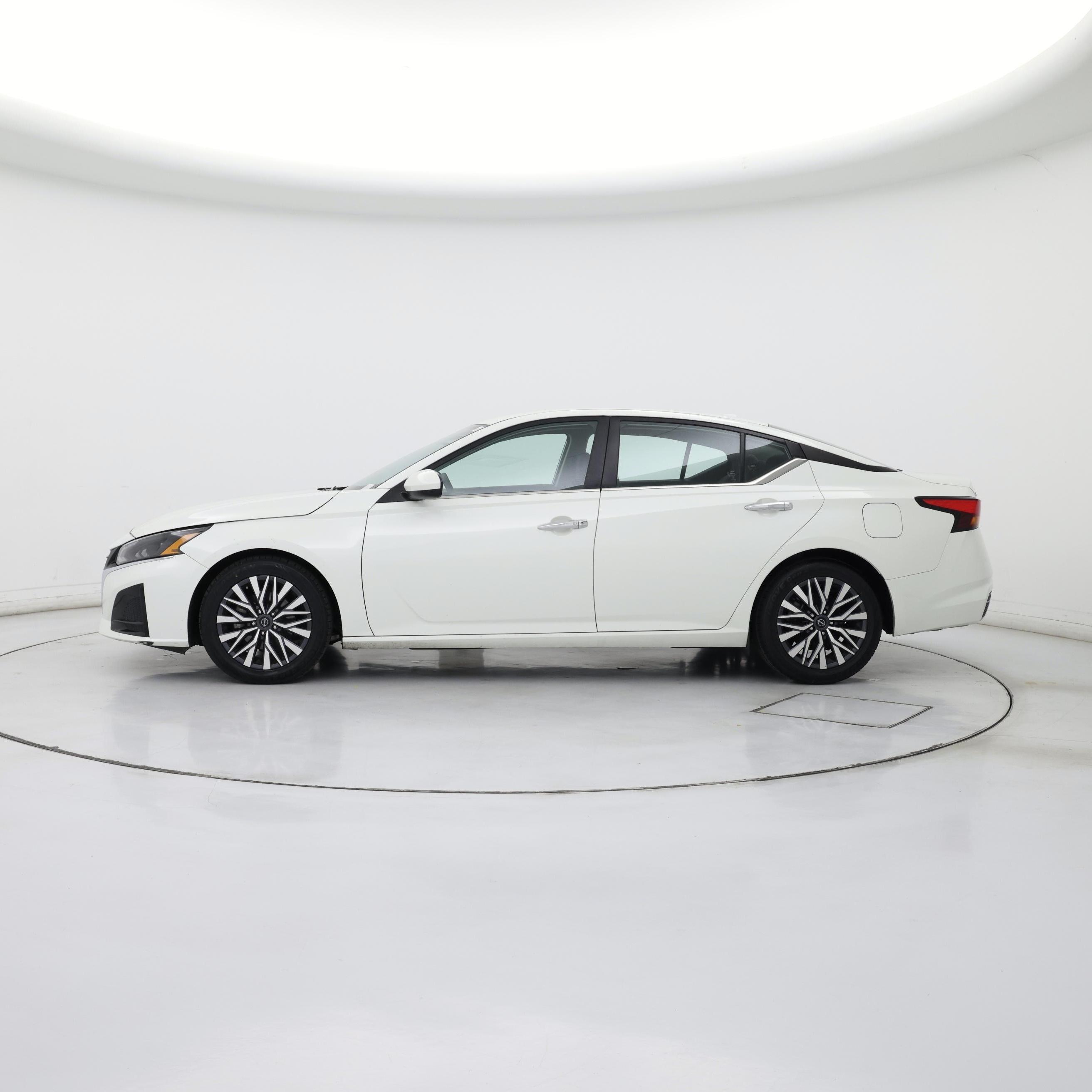 Thumbnail: 2023 Nissan Altima - 3