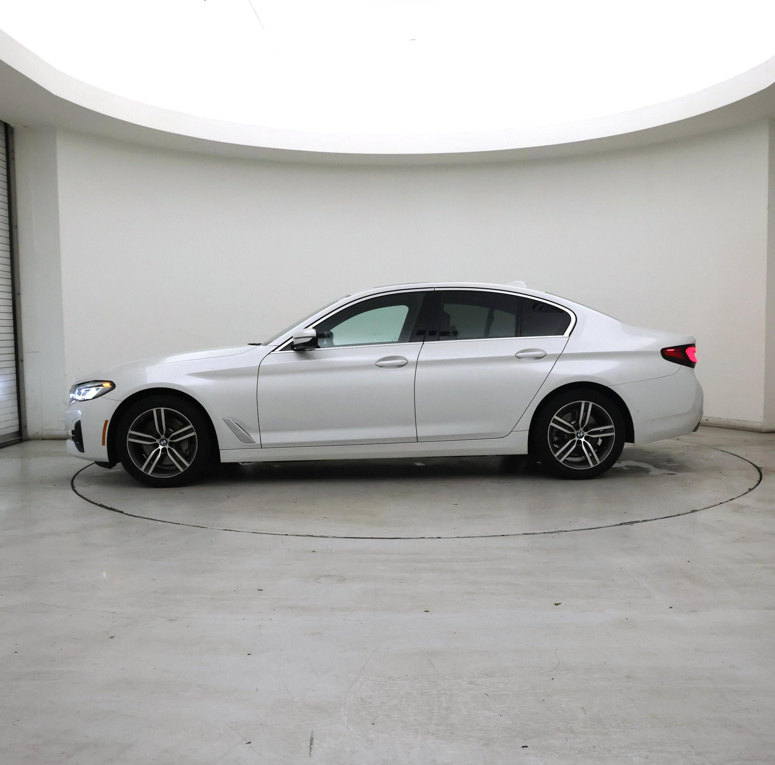 Thumbnail: 2022 BMW 5 Series - 3