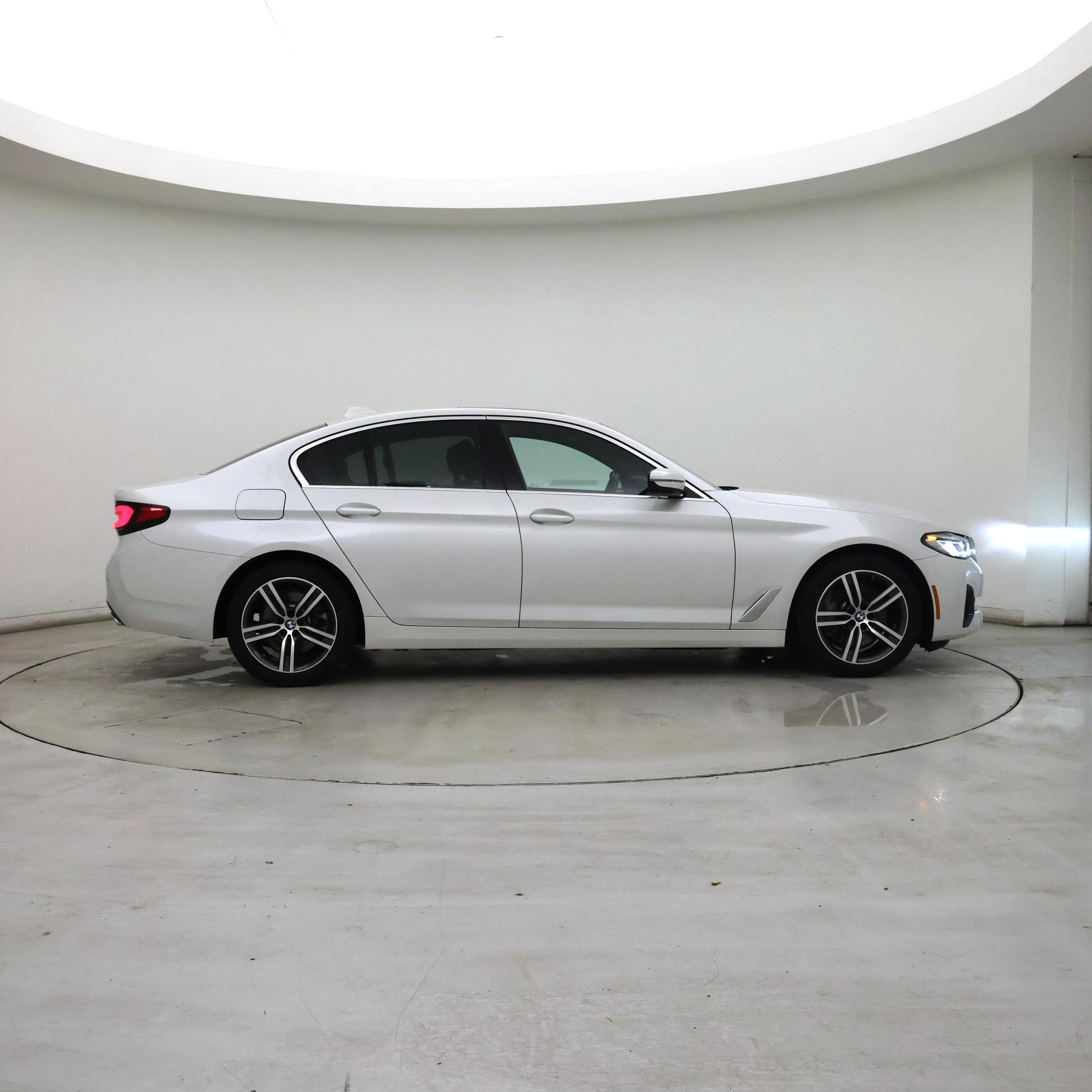 Thumbnail: 2022 BMW 5 Series - 7
