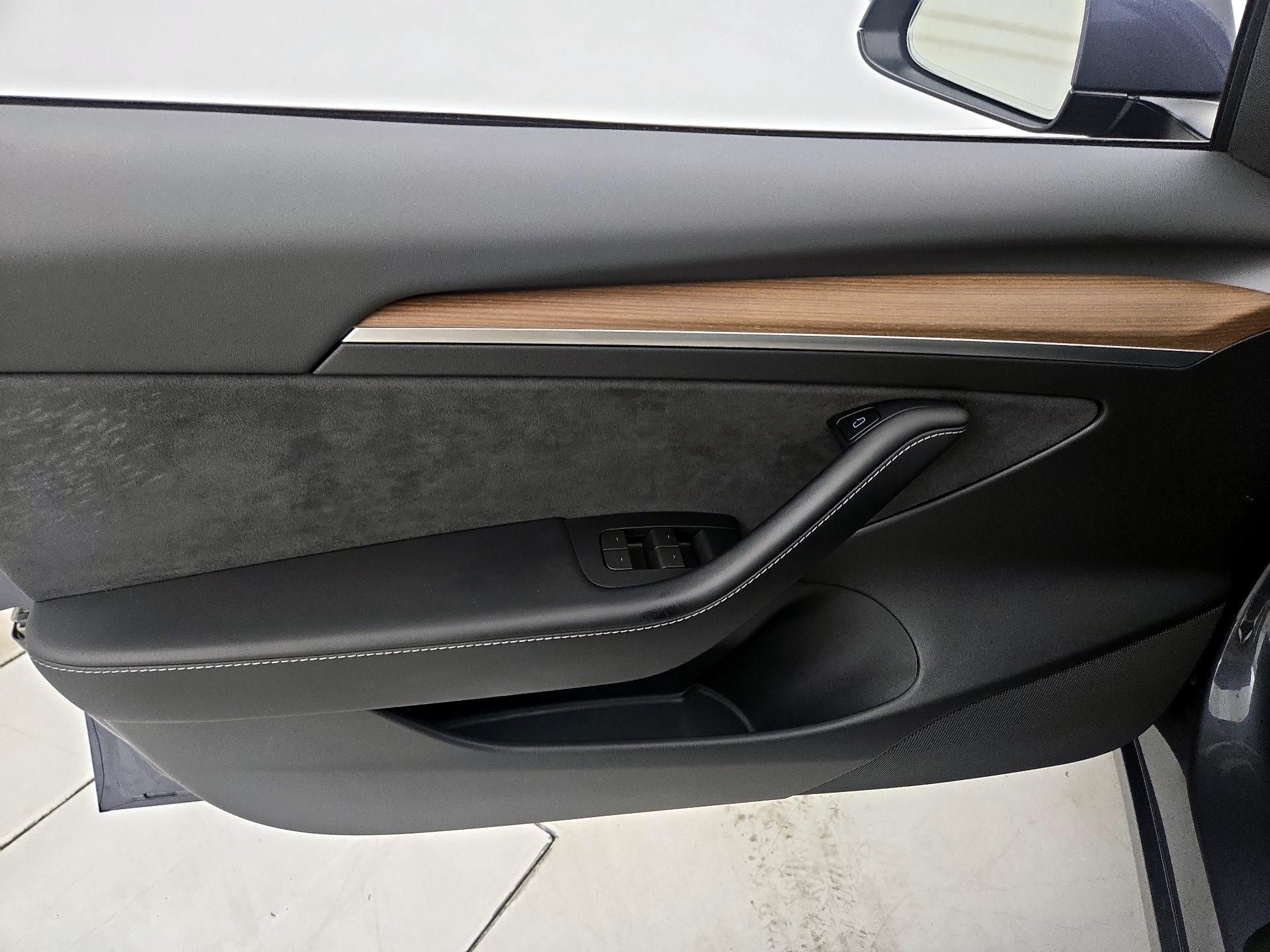 Thumbnail: 2023 Tesla Model 3 - 12