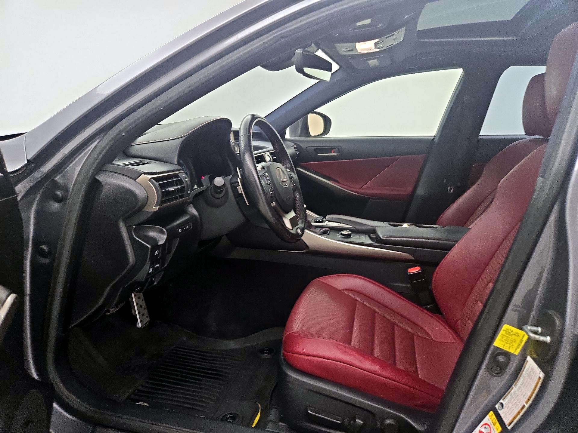 Thumbnail: 2019 Lexus IS - 11