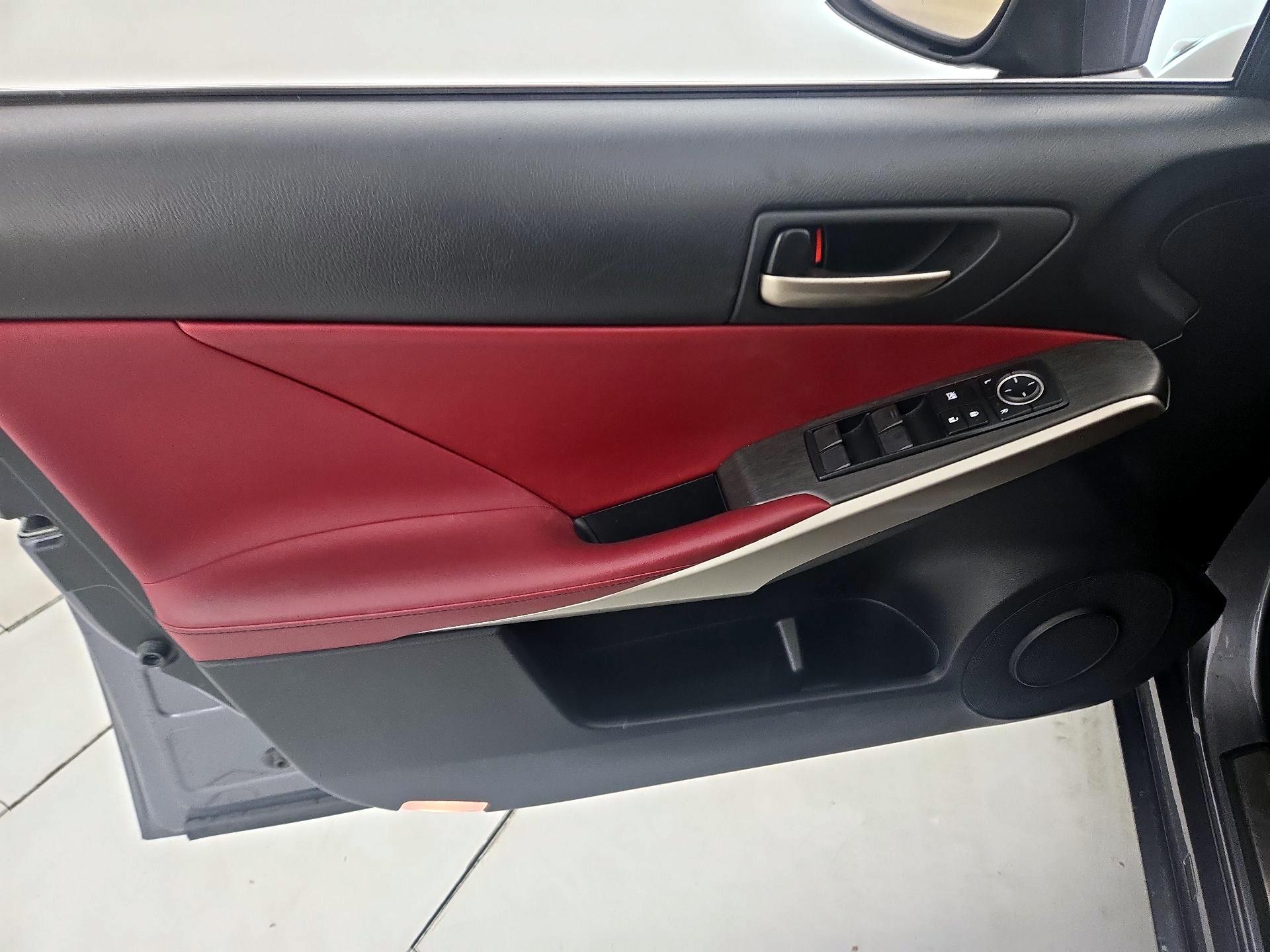 Thumbnail: 2019 Lexus IS - 12