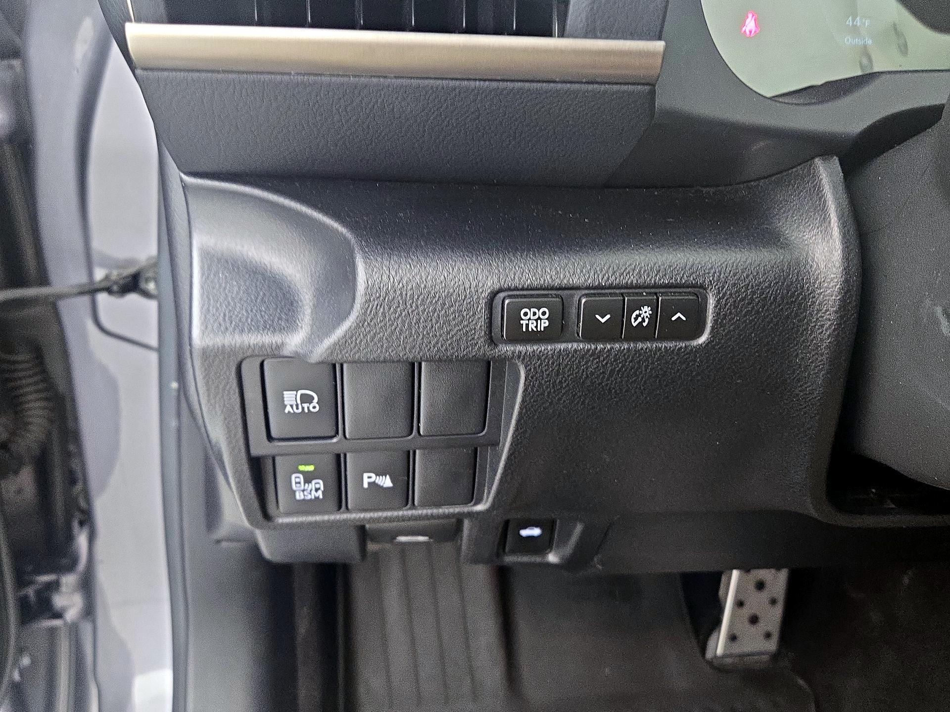 Thumbnail: 2019 Lexus IS - 13