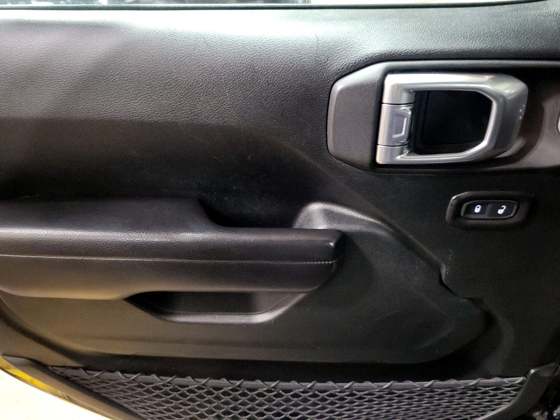 Thumbnail: 2020 Jeep Wrangler - 12