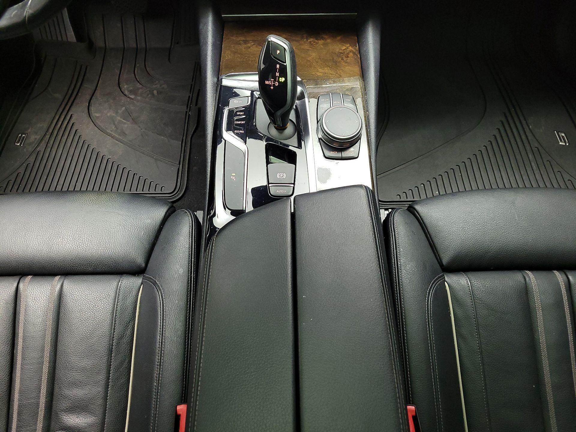 Thumbnail: 2019 BMW 5 Series - 16