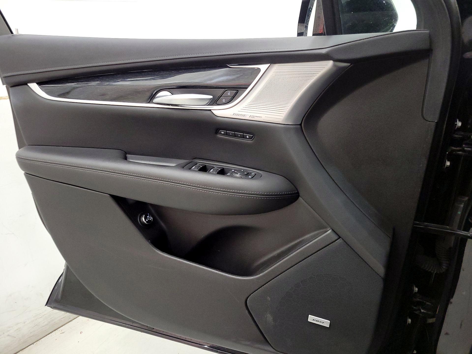 Thumbnail: 2023 Cadillac XT5 - 12