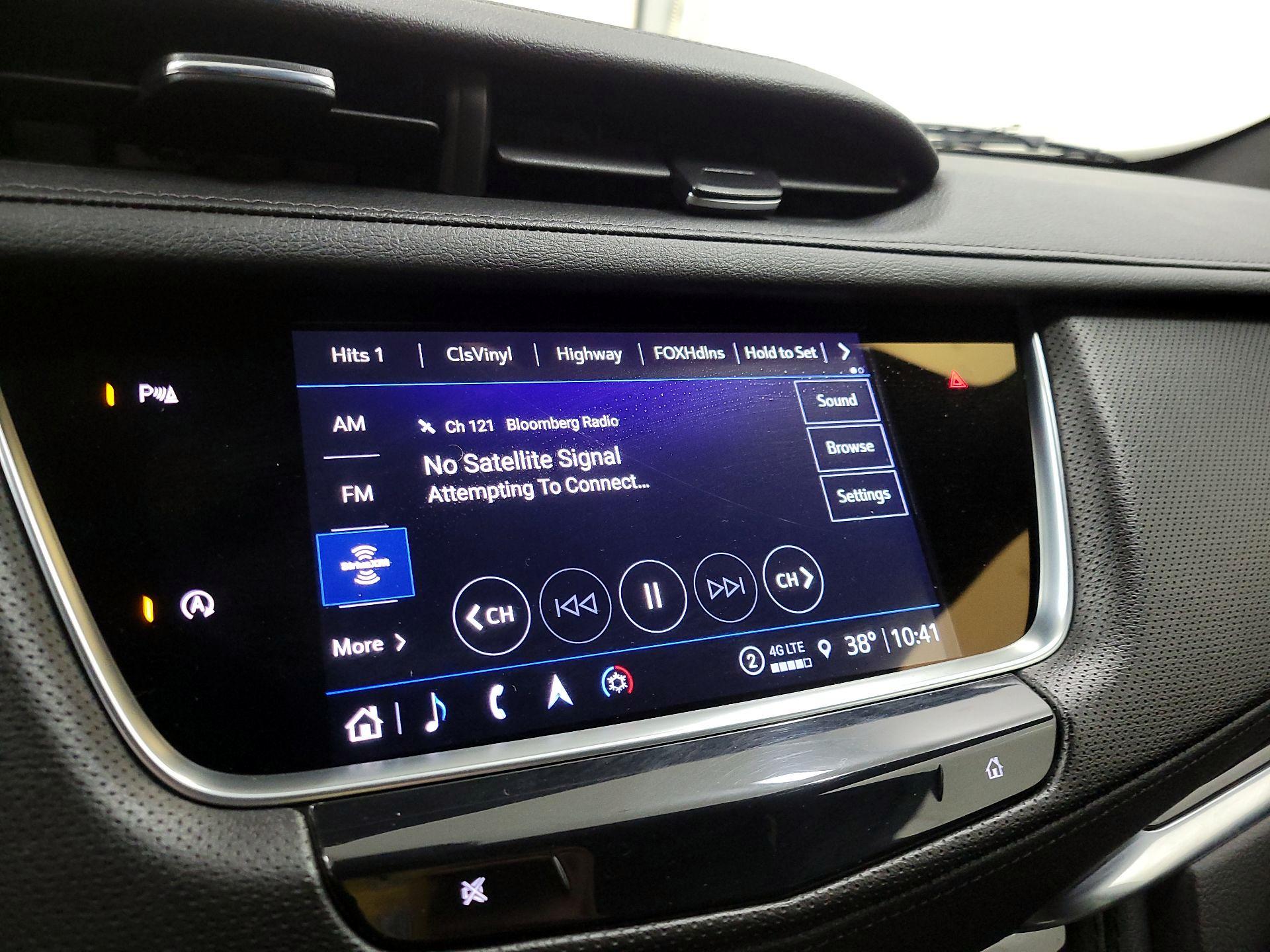 Thumbnail: 2023 Cadillac XT5 - 16