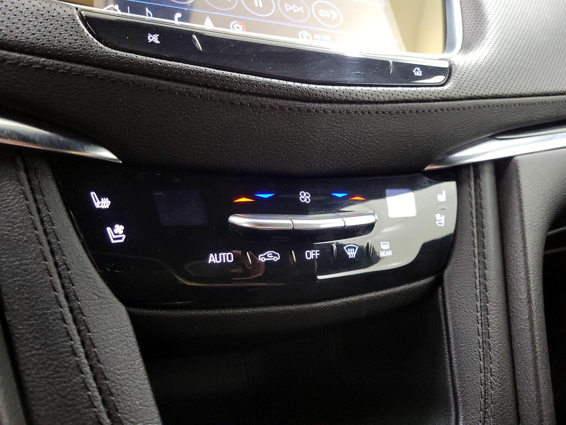 Thumbnail: 2023 Cadillac XT5 - 17