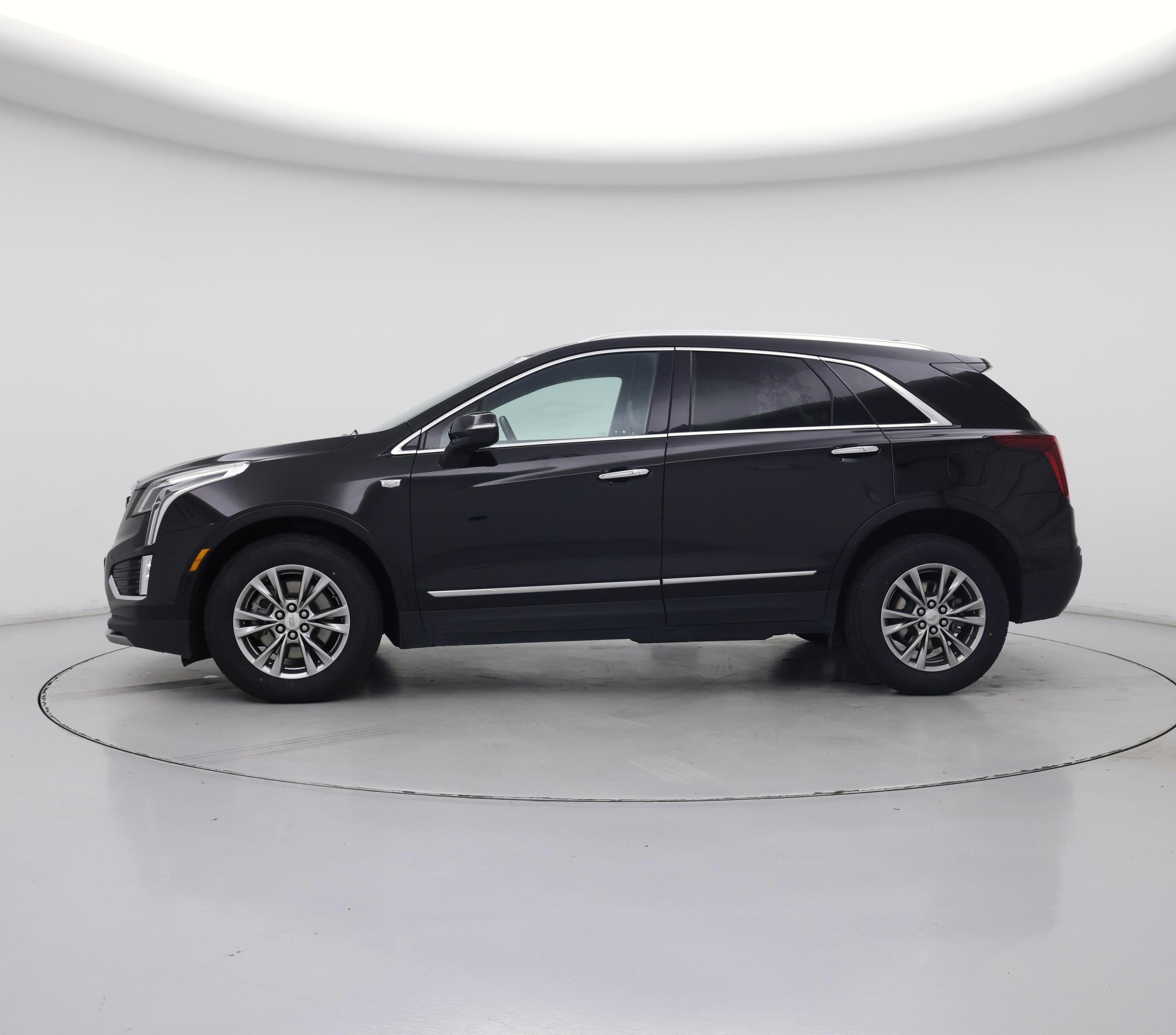 Thumbnail: 2023 Cadillac XT5 - 3