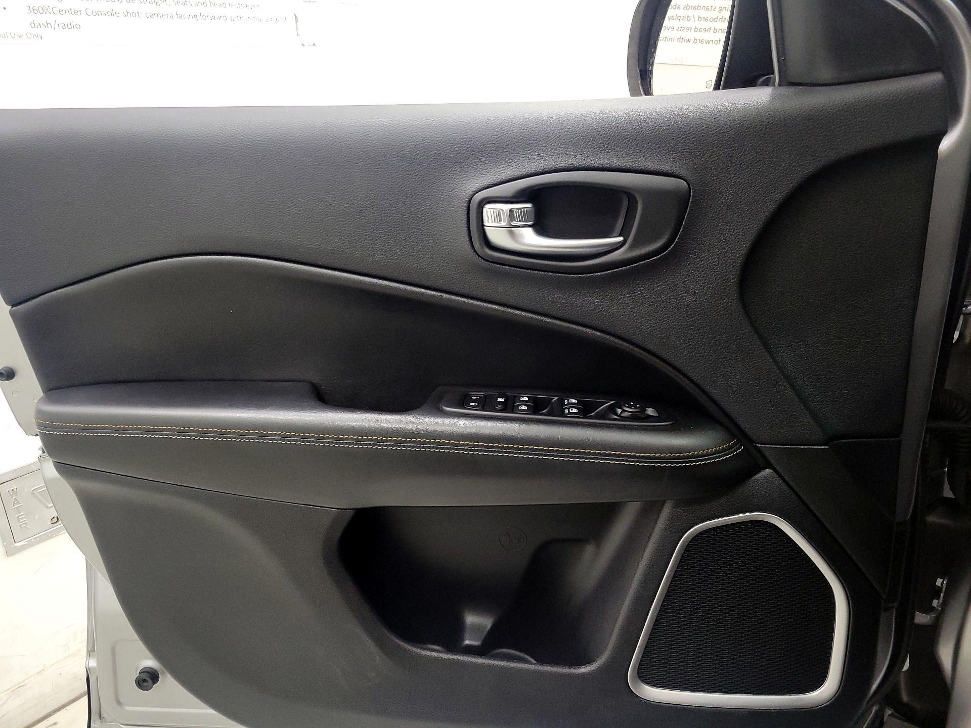 Thumbnail: 2020 Jeep Compass - 12