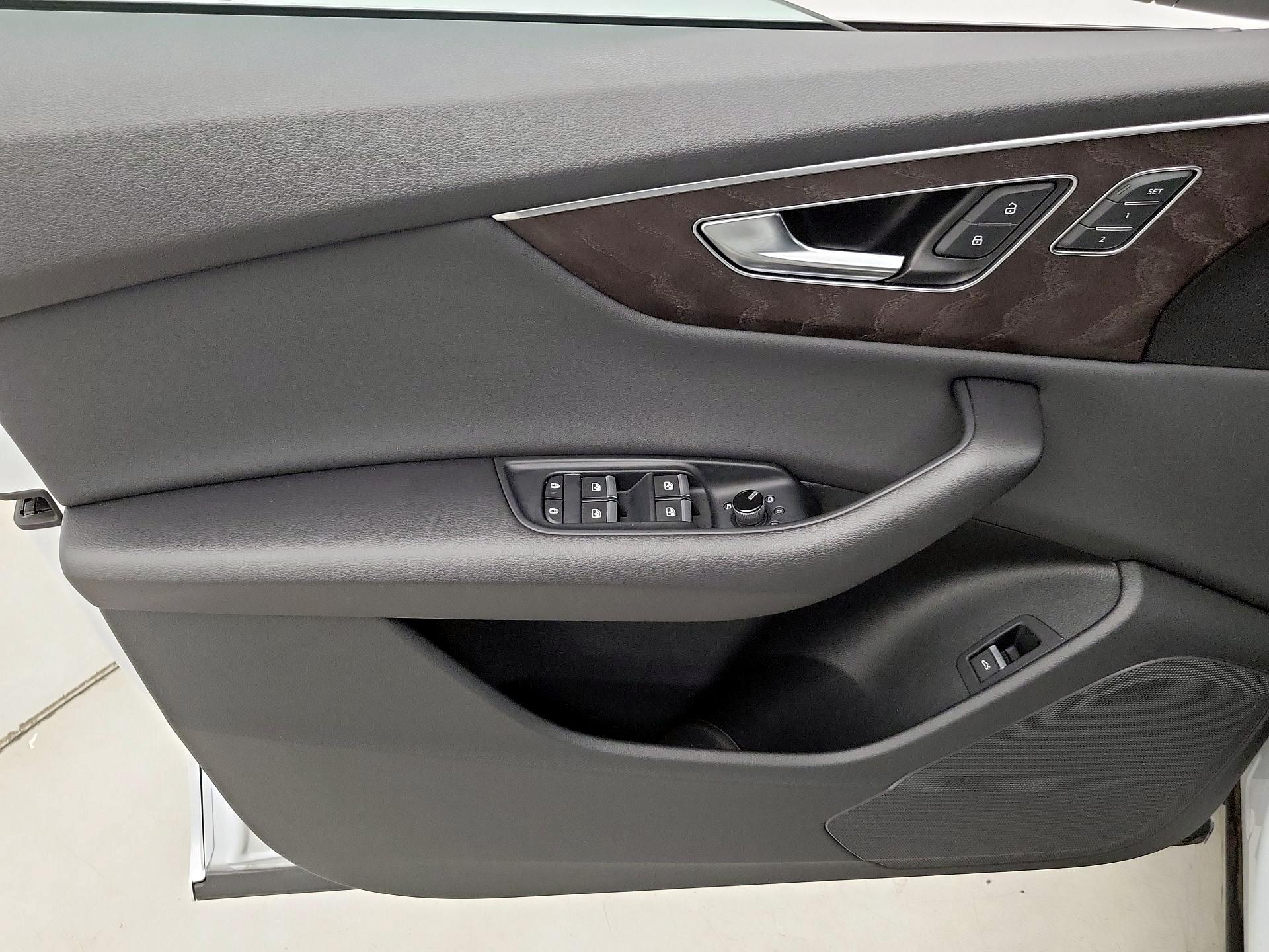 Thumbnail: 2022 Audi Q8 - 12