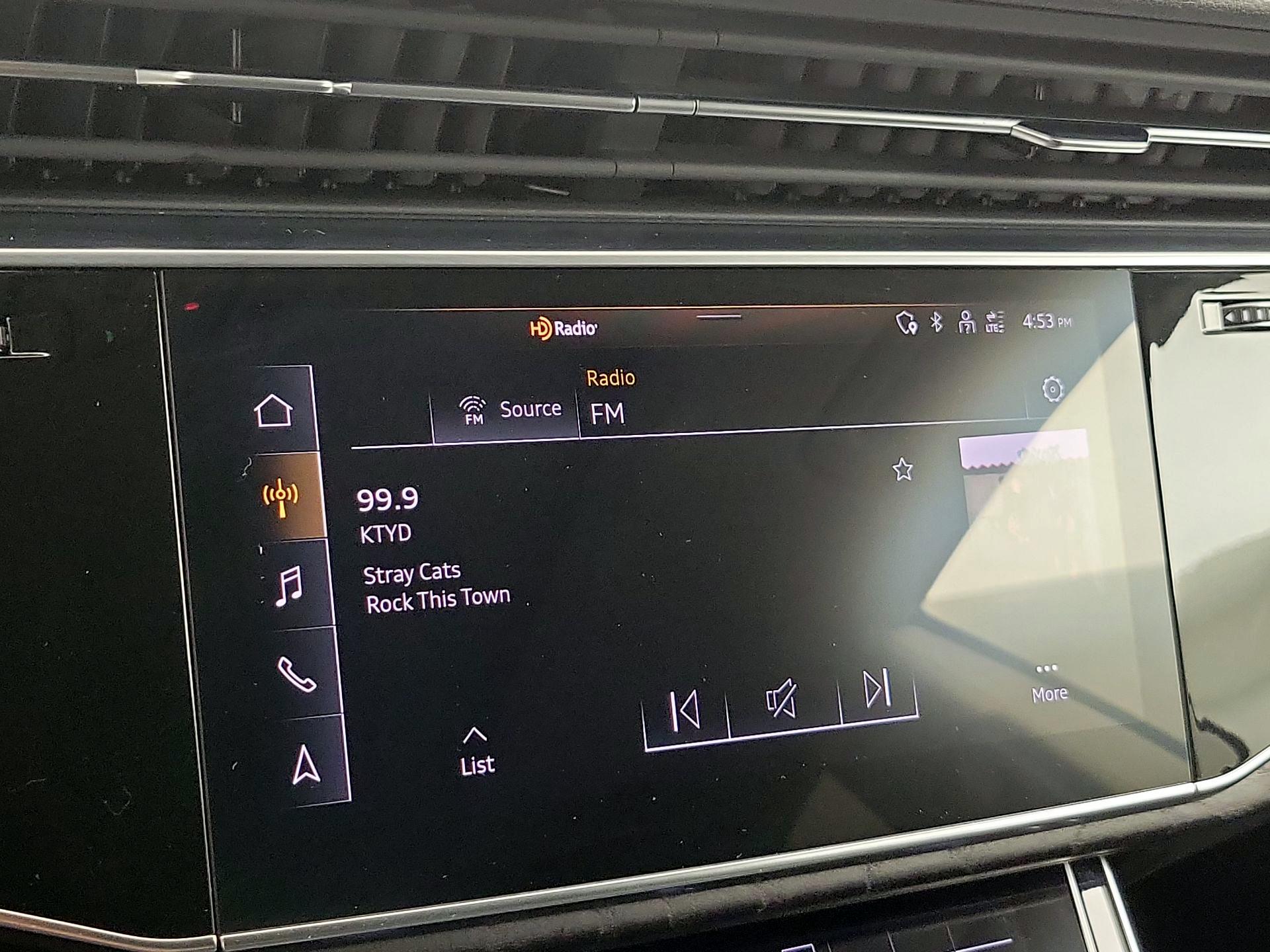 Thumbnail: 2022 Audi Q8 - 16