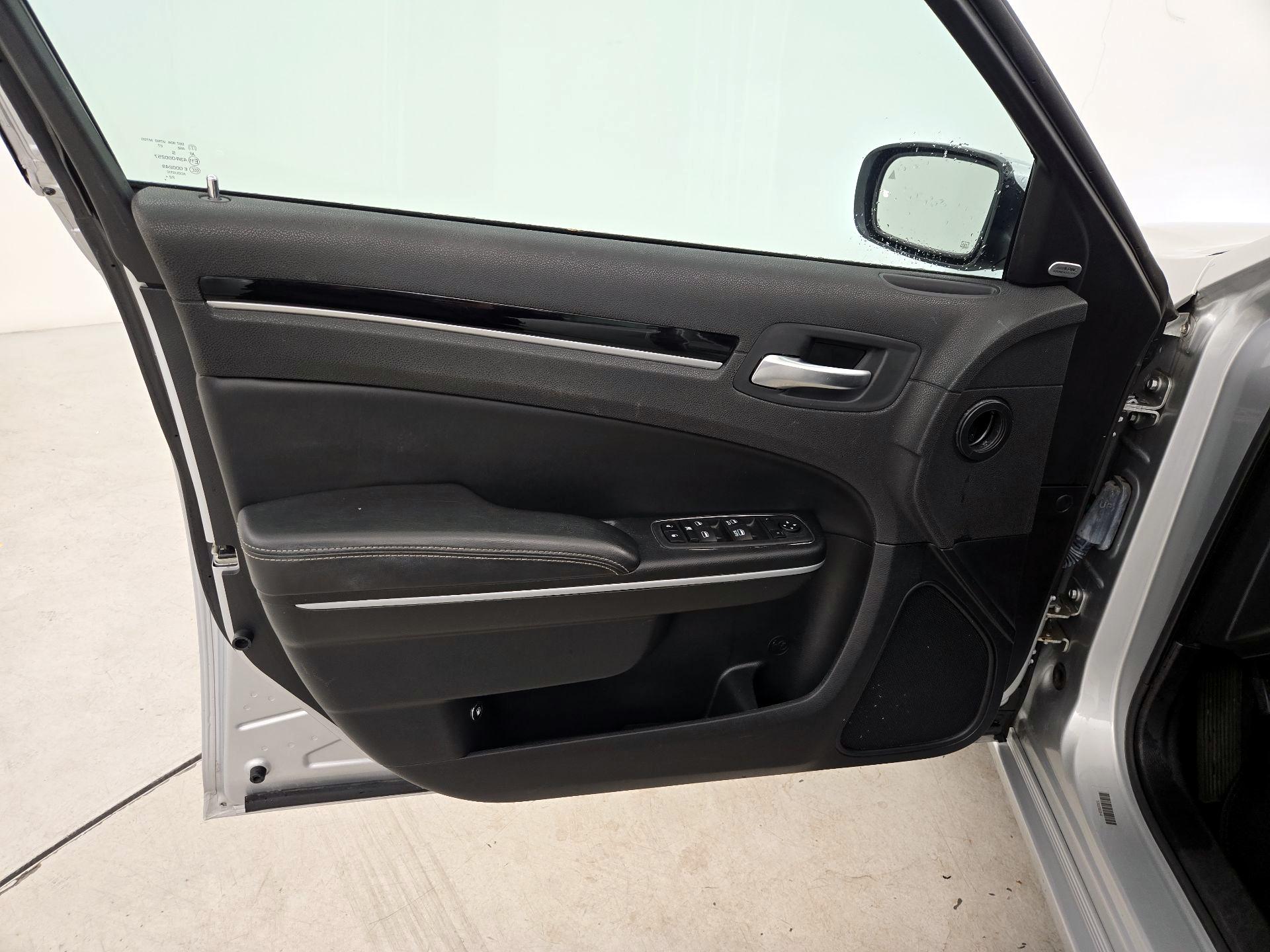 Thumbnail: 2023 Chrysler 300 - 12