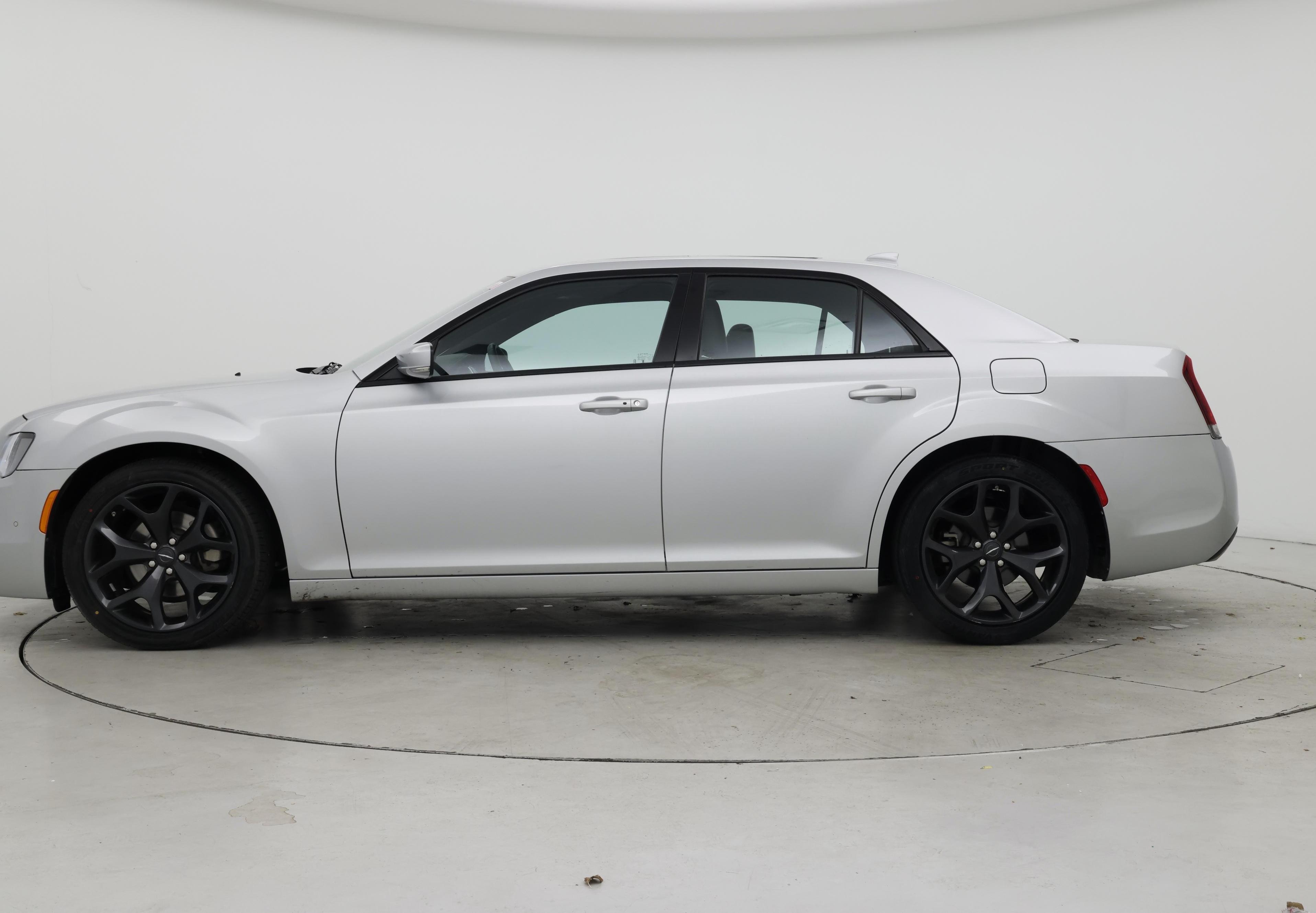 Thumbnail: 2023 Chrysler 300 - 3