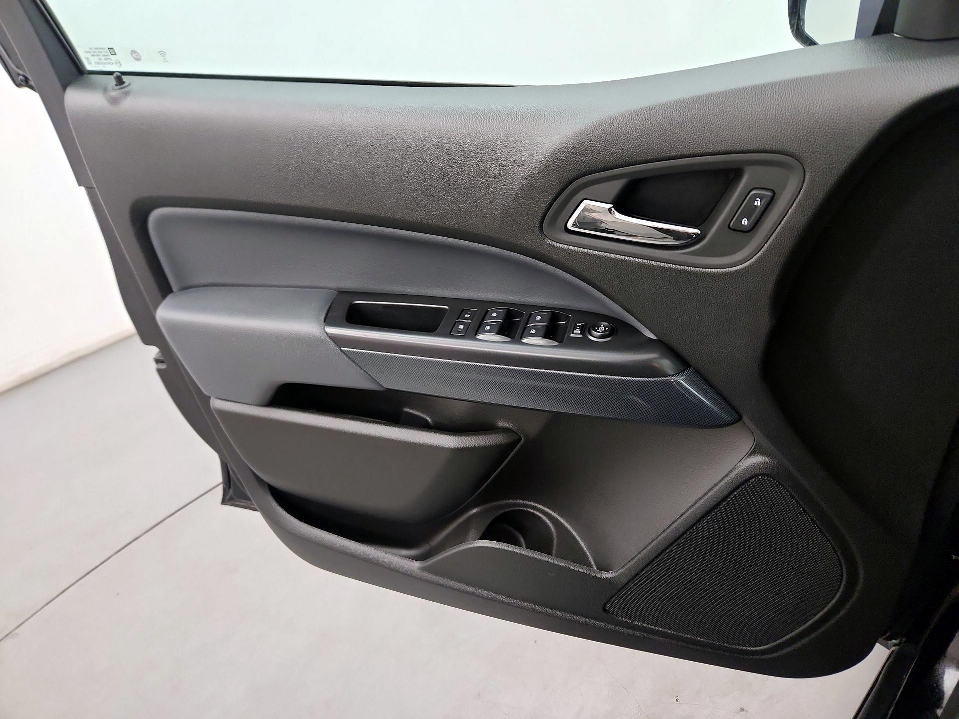 Thumbnail: 2022 Chevrolet Colorado - 10