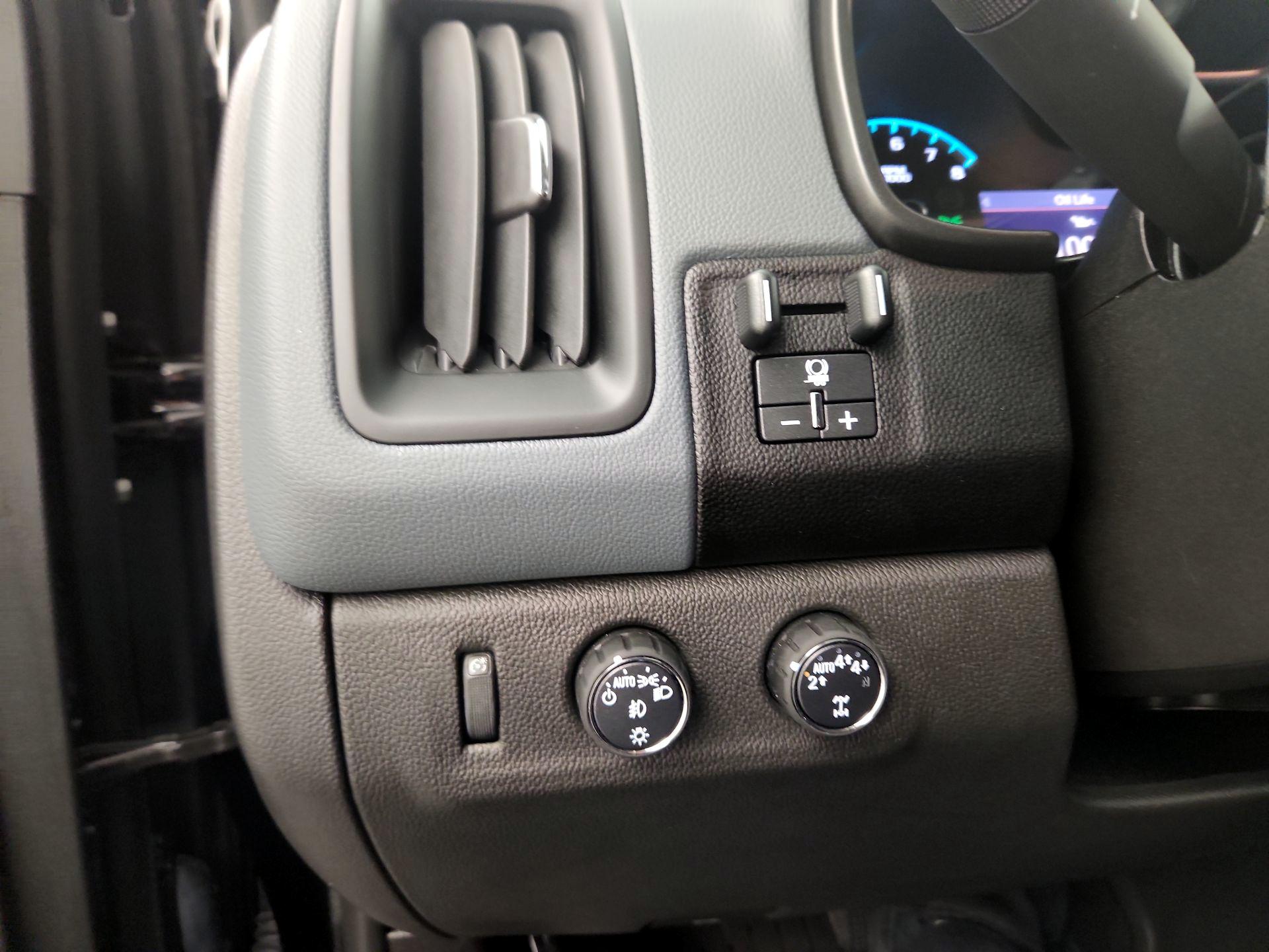 Thumbnail: 2022 Chevrolet Colorado - 11