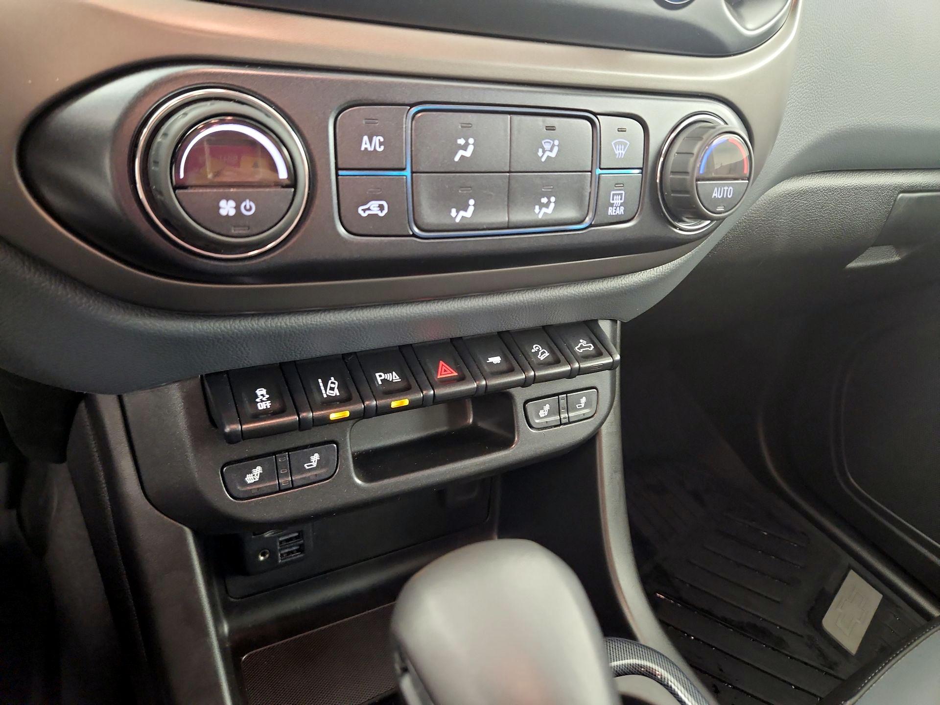 Thumbnail: 2022 Chevrolet Colorado - 15