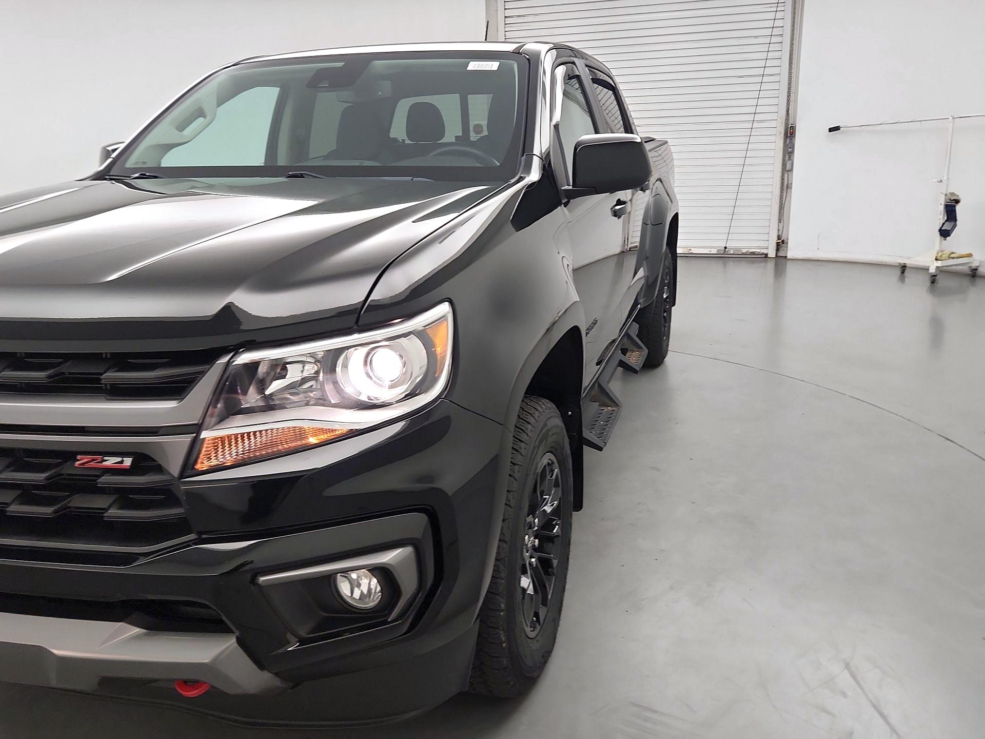 Thumbnail: 2022 Chevrolet Colorado - 3