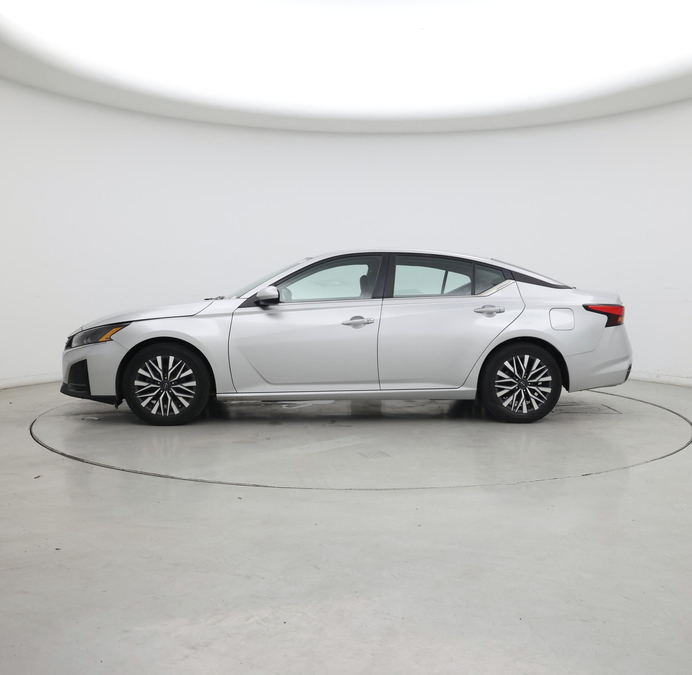 Thumbnail: 2023 Nissan Altima - 3