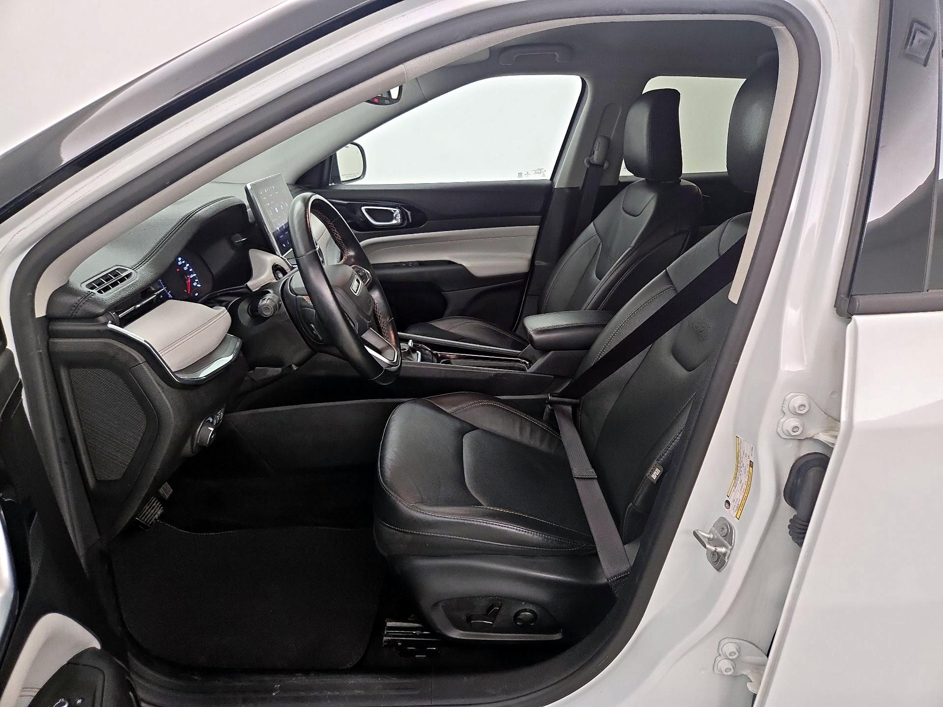 Thumbnail: 2022 Jeep Compass - 11