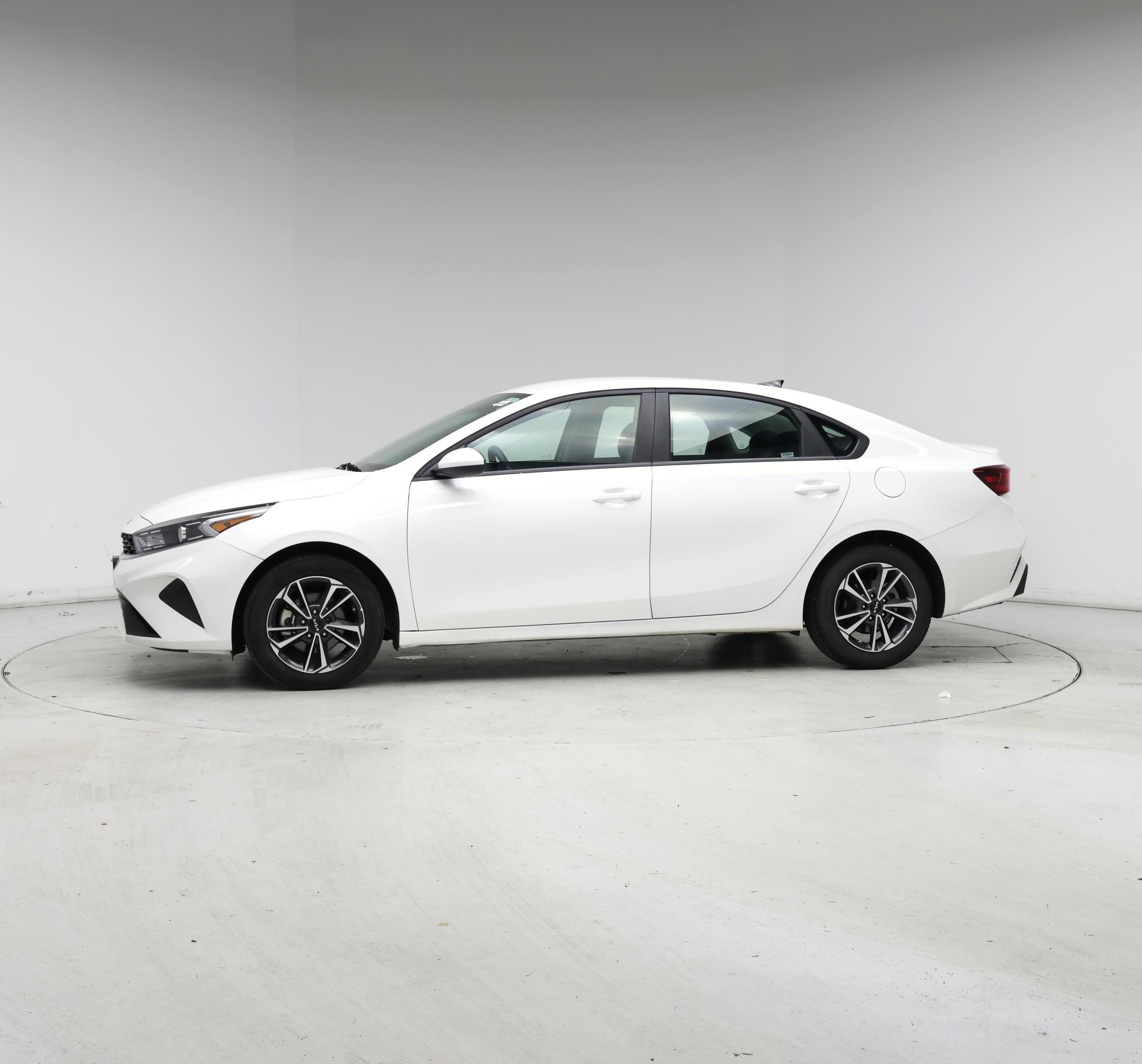 Thumbnail: 2024 Kia Forte - 3