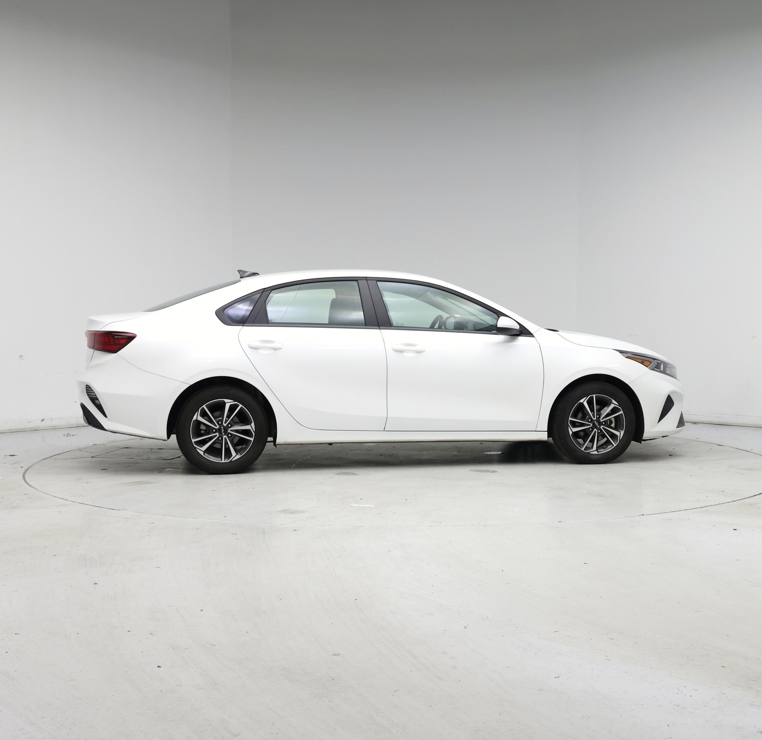 Thumbnail: 2024 Kia Forte - 7