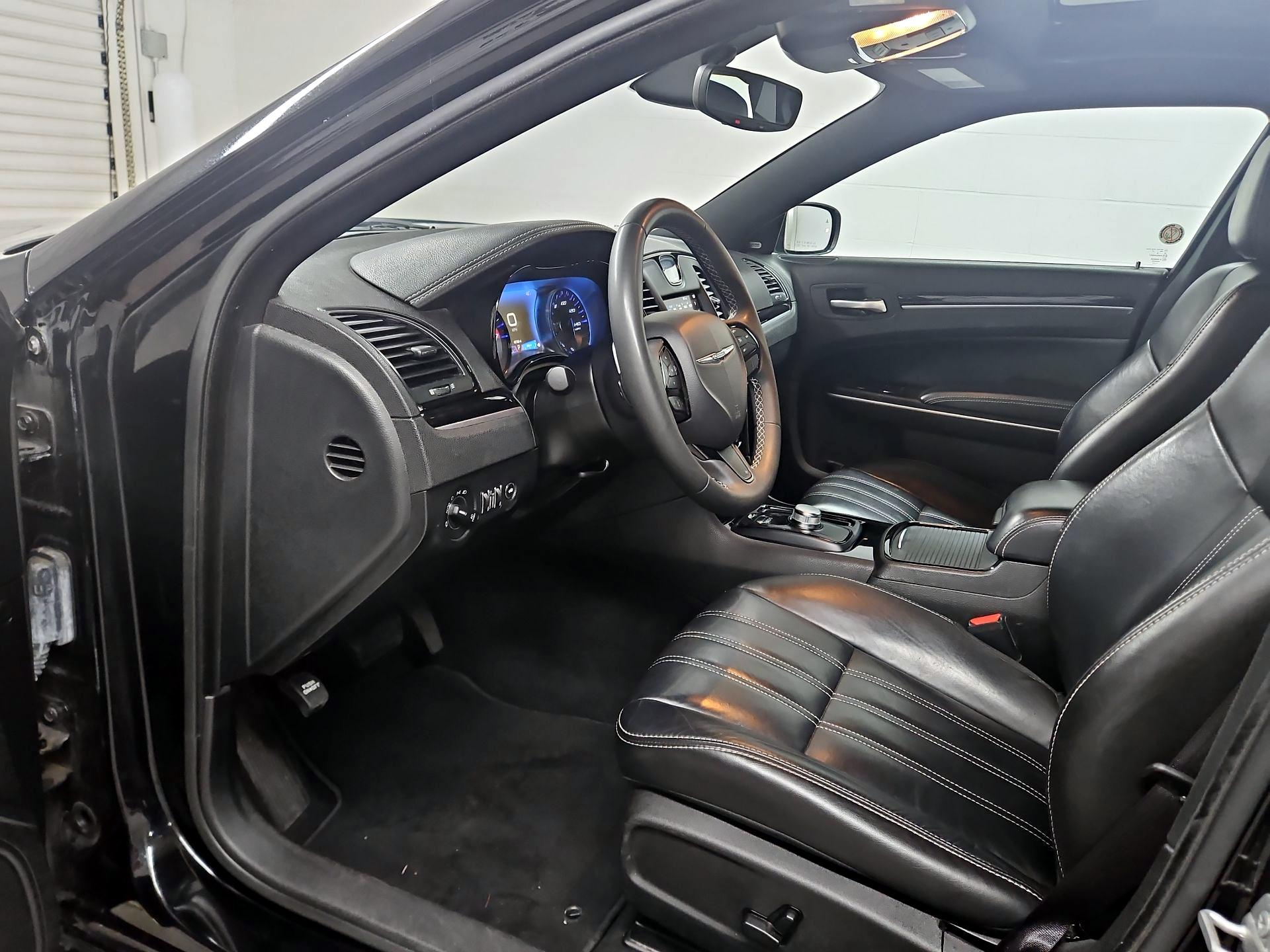 Thumbnail: 2023 Chrysler 300 - 11