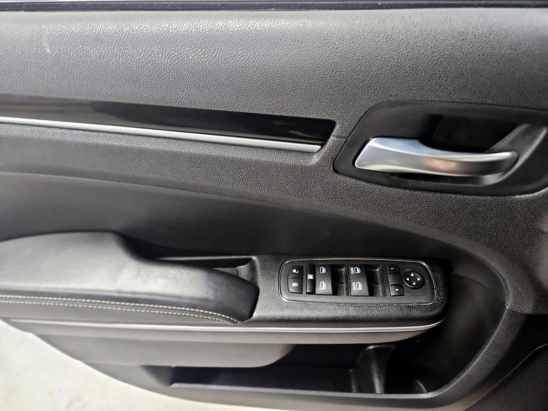 Thumbnail: 2023 Chrysler 300 - 12