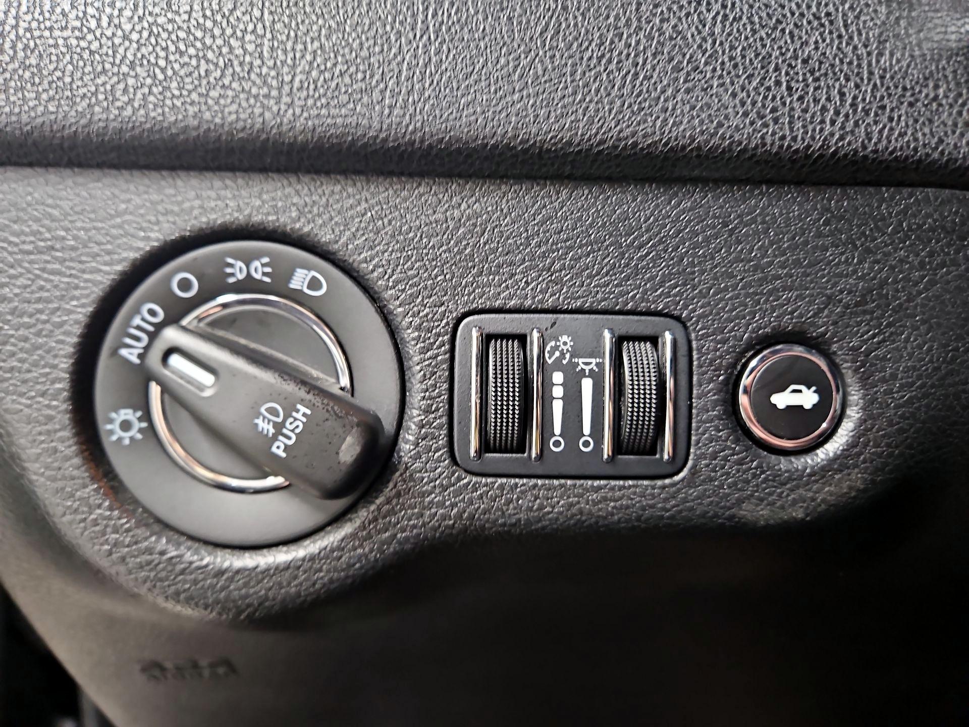 Thumbnail: 2023 Chrysler 300 - 13