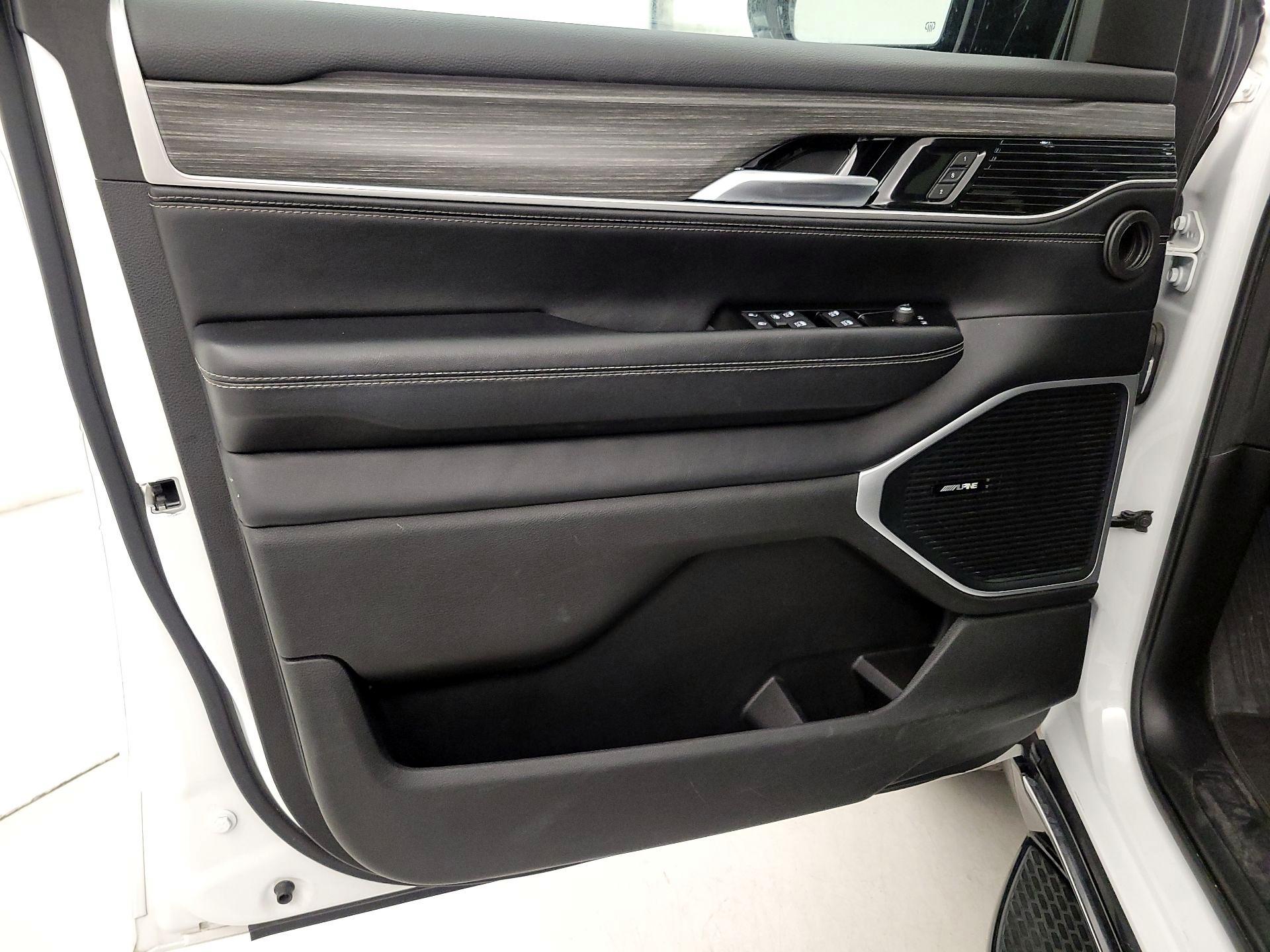 Thumbnail: 2024 Jeep Wagoneer - 12