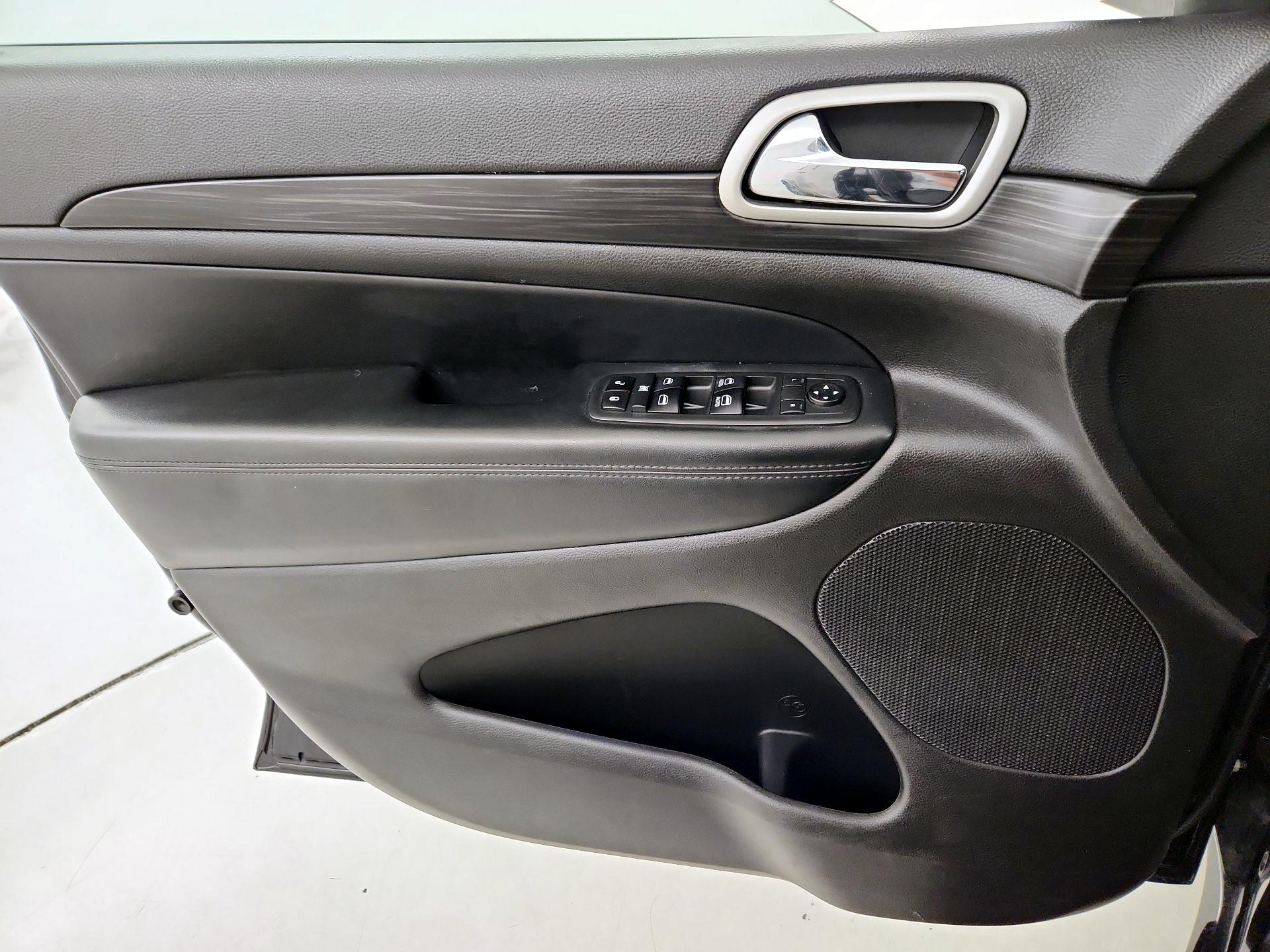 Thumbnail: 2021 Jeep Grand Cherokee - 12