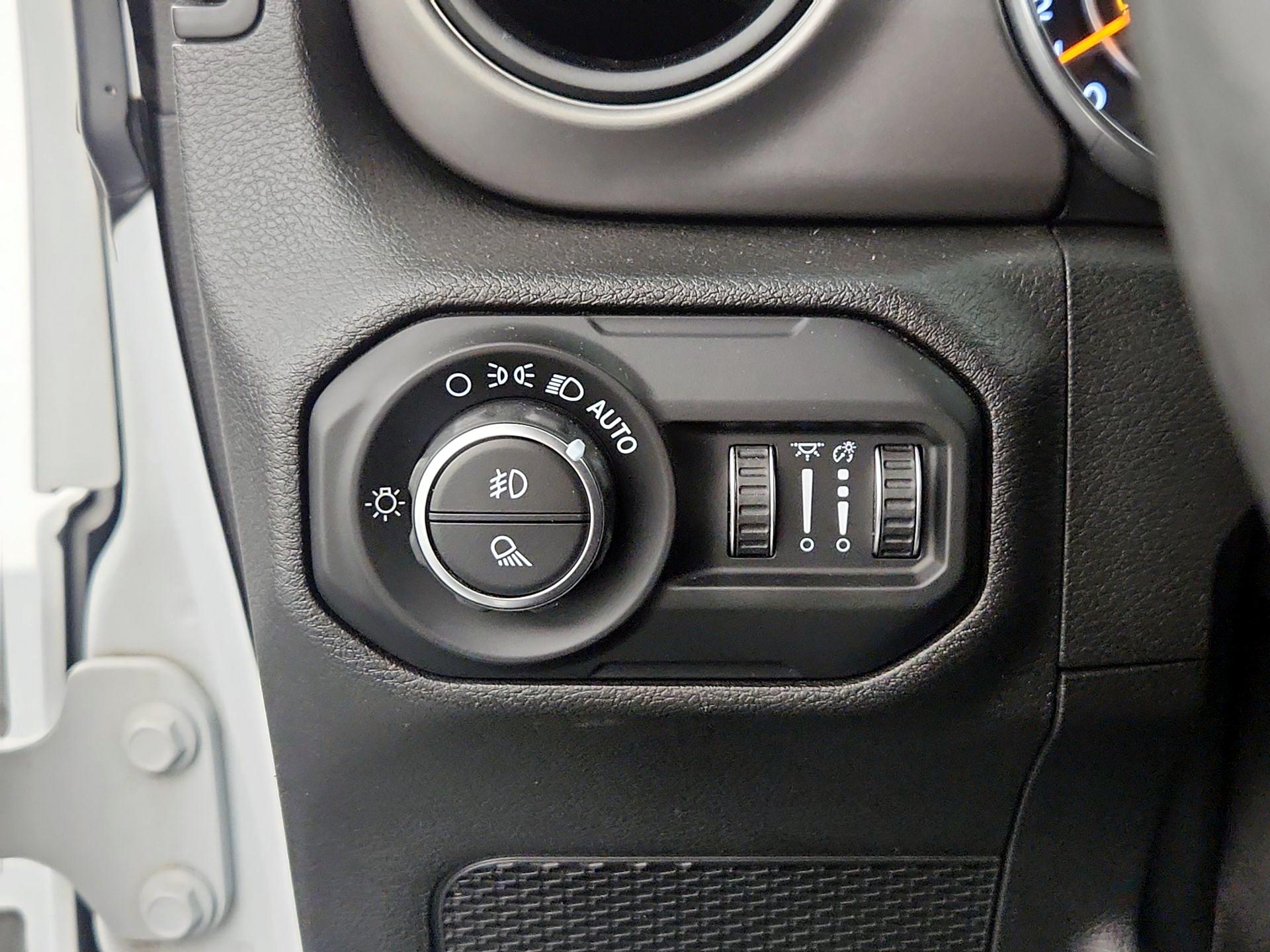 Thumbnail: 2020 Jeep Gladiator - 13