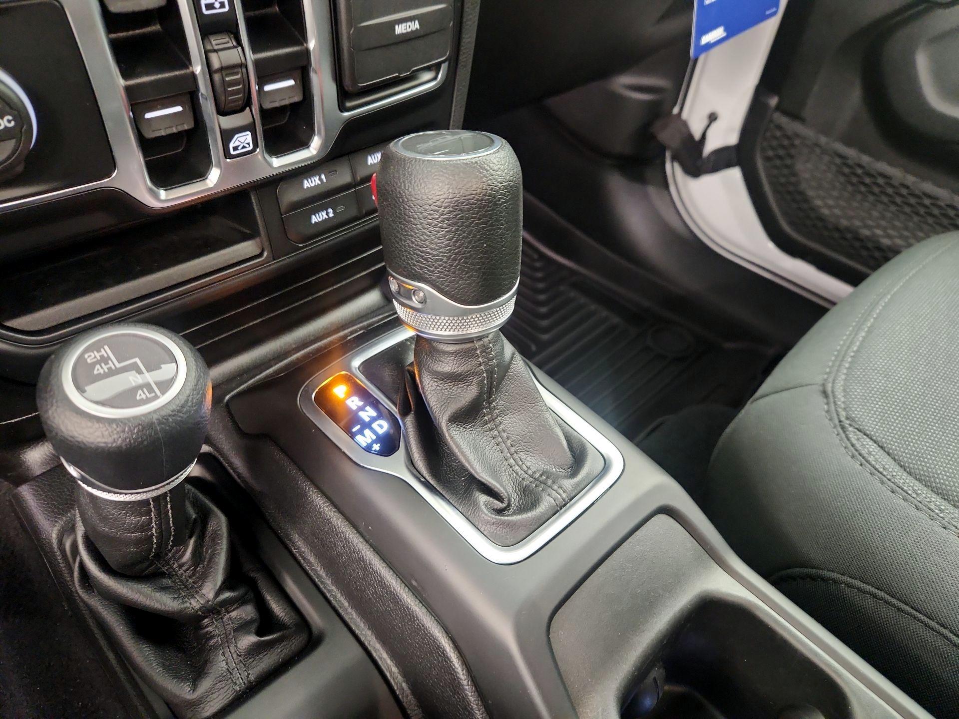 Thumbnail: 2020 Jeep Gladiator - 17